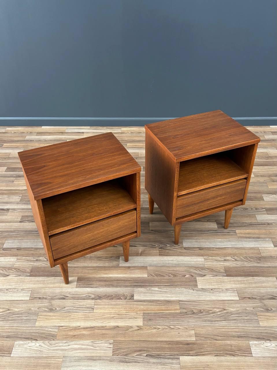 Mid-20th Century Newly Refinished - Pair of Mid-Century Modern Walnut Night Stands with Bookcase For Sale
