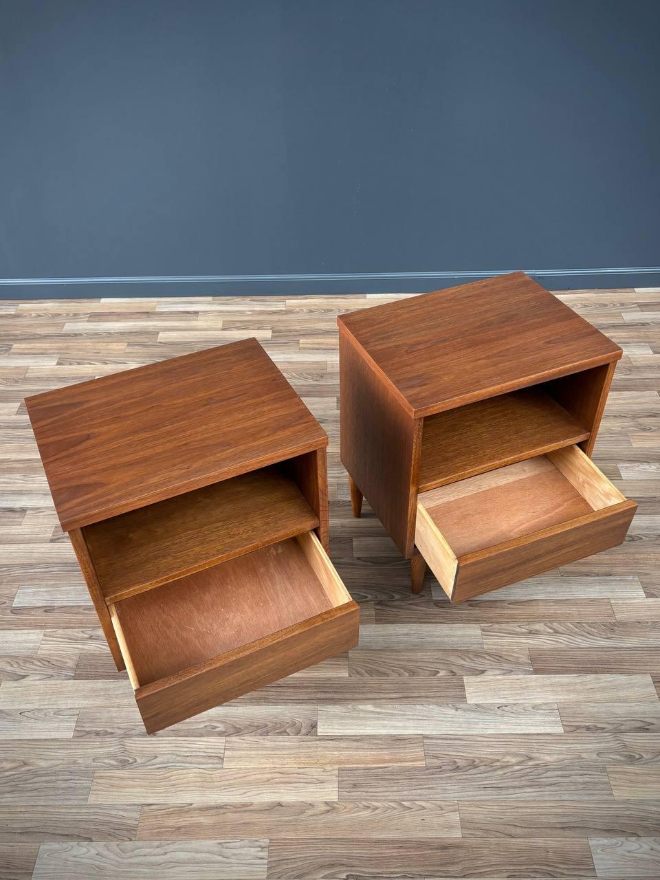 Newly Refinished - Pair of Mid-Century Modern Walnut Night Stands with Bookcase For Sale 1