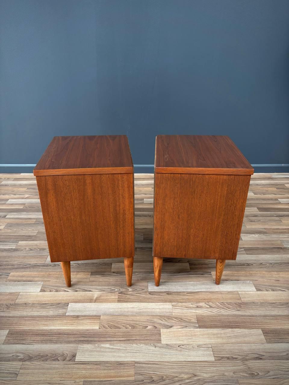 Newly Refinished - Pair of Mid-Century Modern Walnut Night Stands with Bookcase For Sale 2