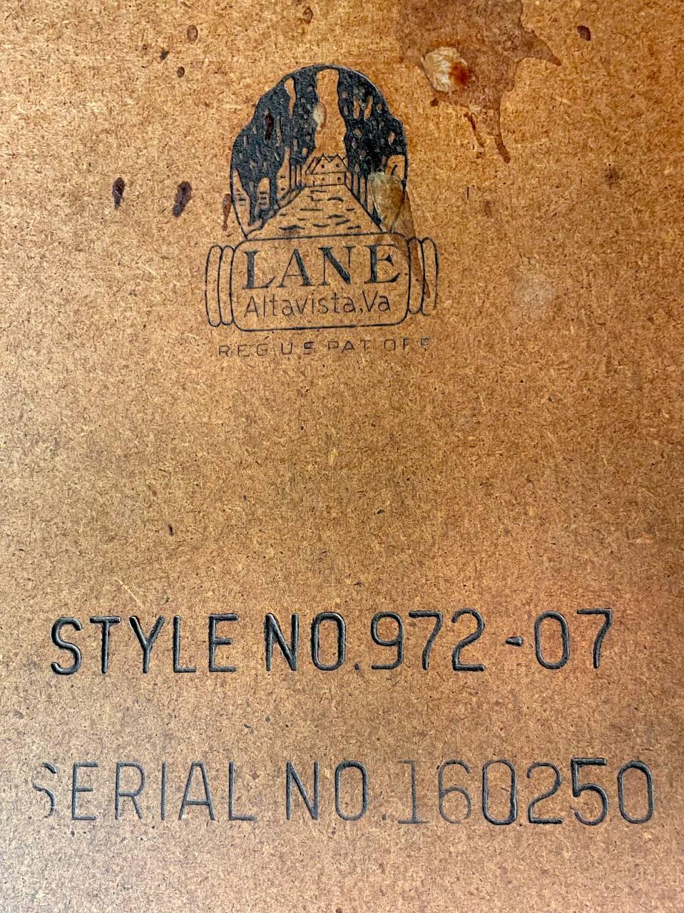 Paire de tables d'appoint à deux plateaux du milieu du siècle par Lane en vente 3