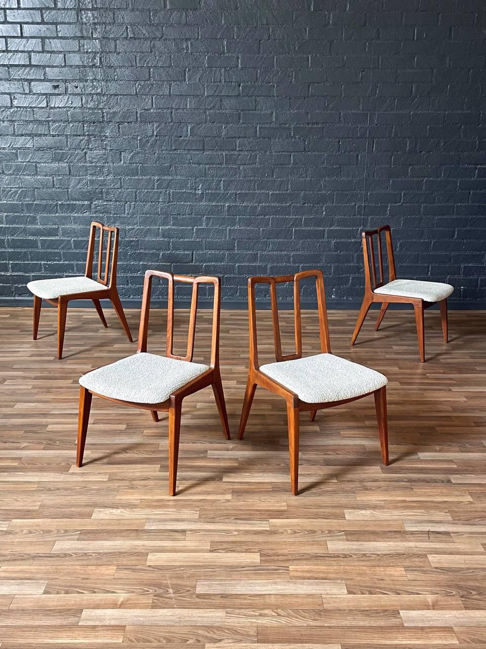 Condit: Rifinito con perizia, rivestito di recente  

Con oltre 15 anni di esperienza, il nostro laboratorio ha seguito un attento processo di restauro, mettendo in mostra la nostra passione e la nostra creatività per gli am designs vintage che