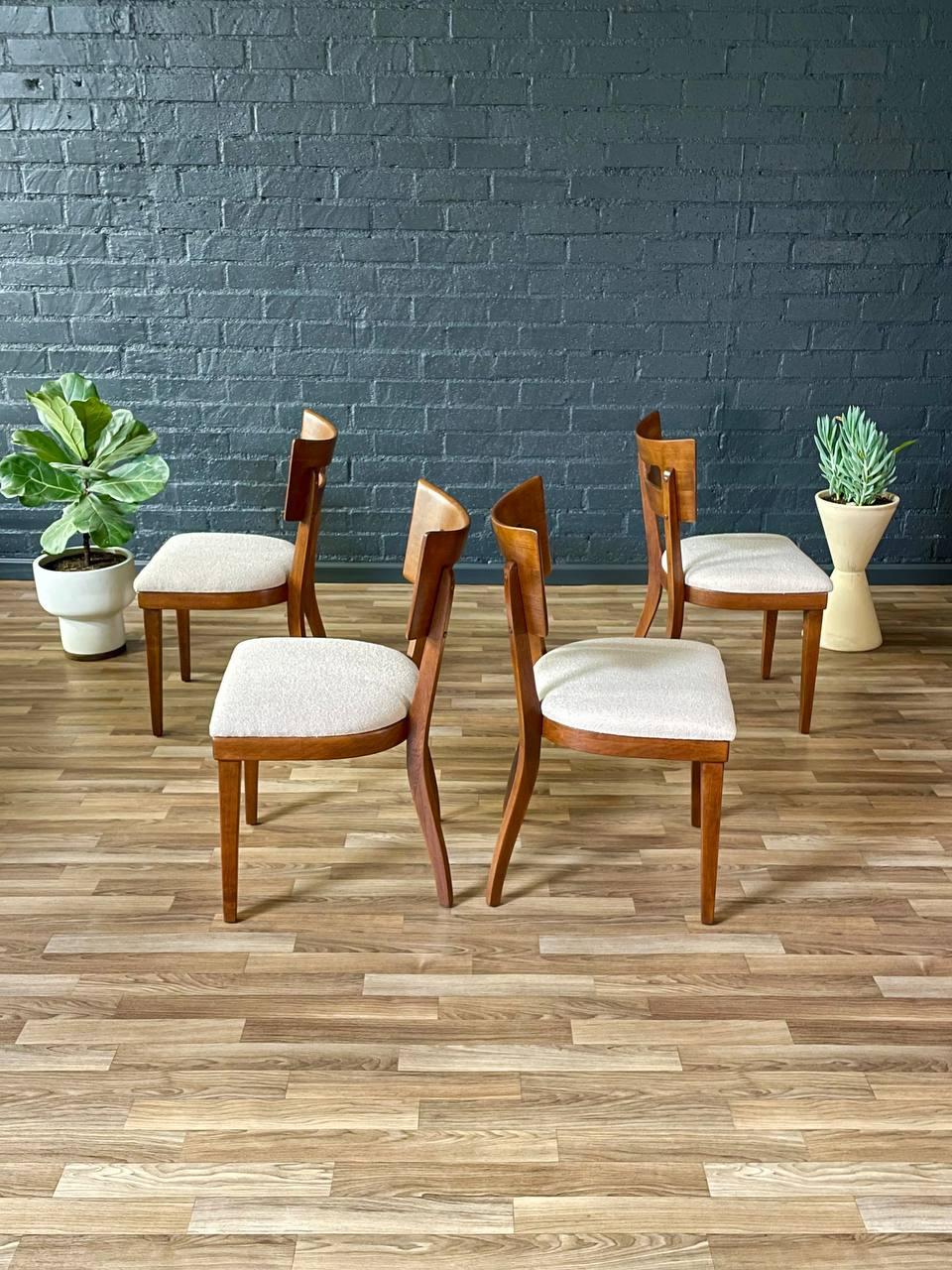 Americano Appena rifinito - Set di 4 sedie da pranzo scolpite in stile Mid-Century Modern in vendita