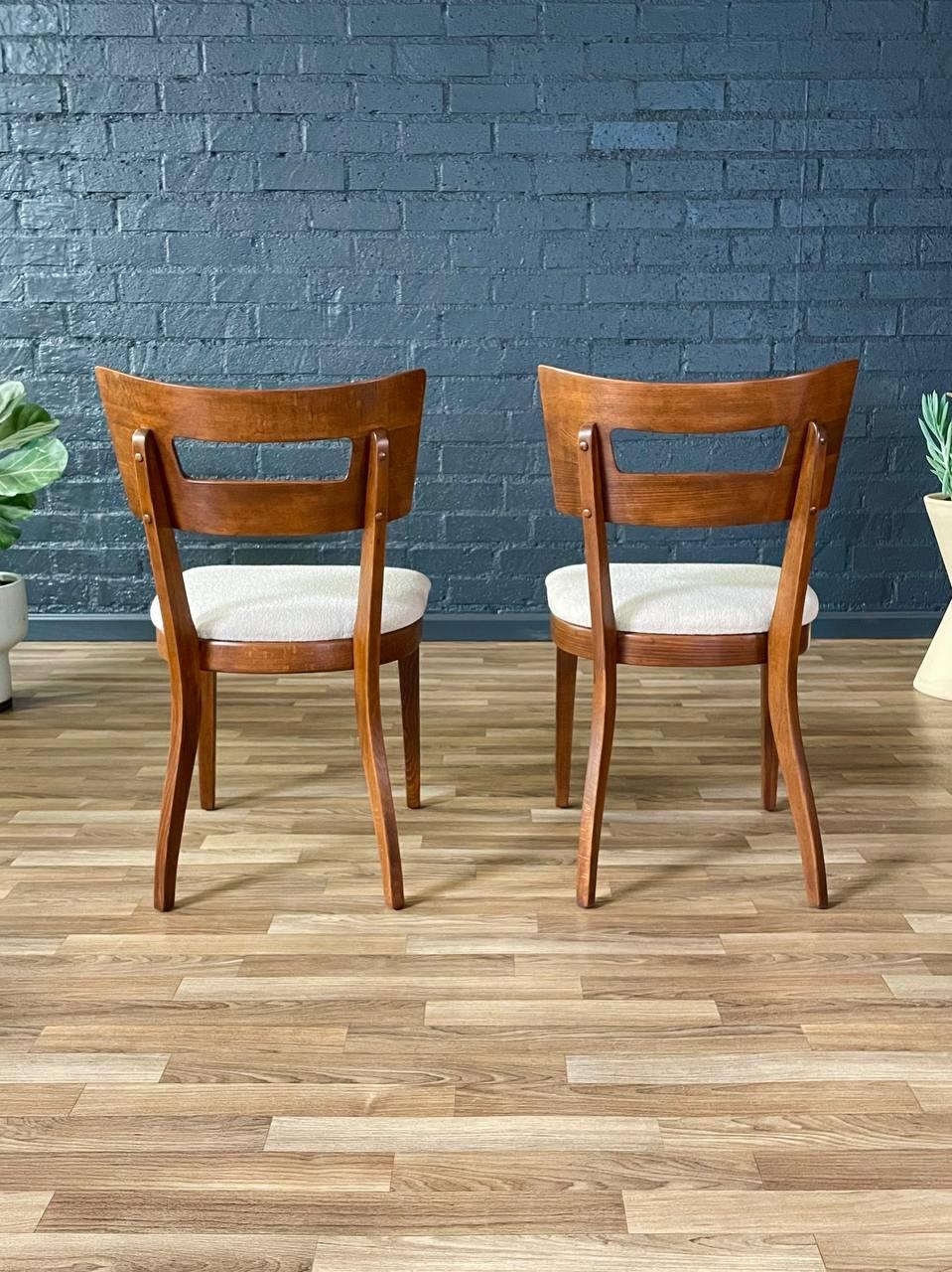 Appena rifinito - Set di 4 sedie da pranzo scolpite in stile Mid-Century Modern in vendita 1