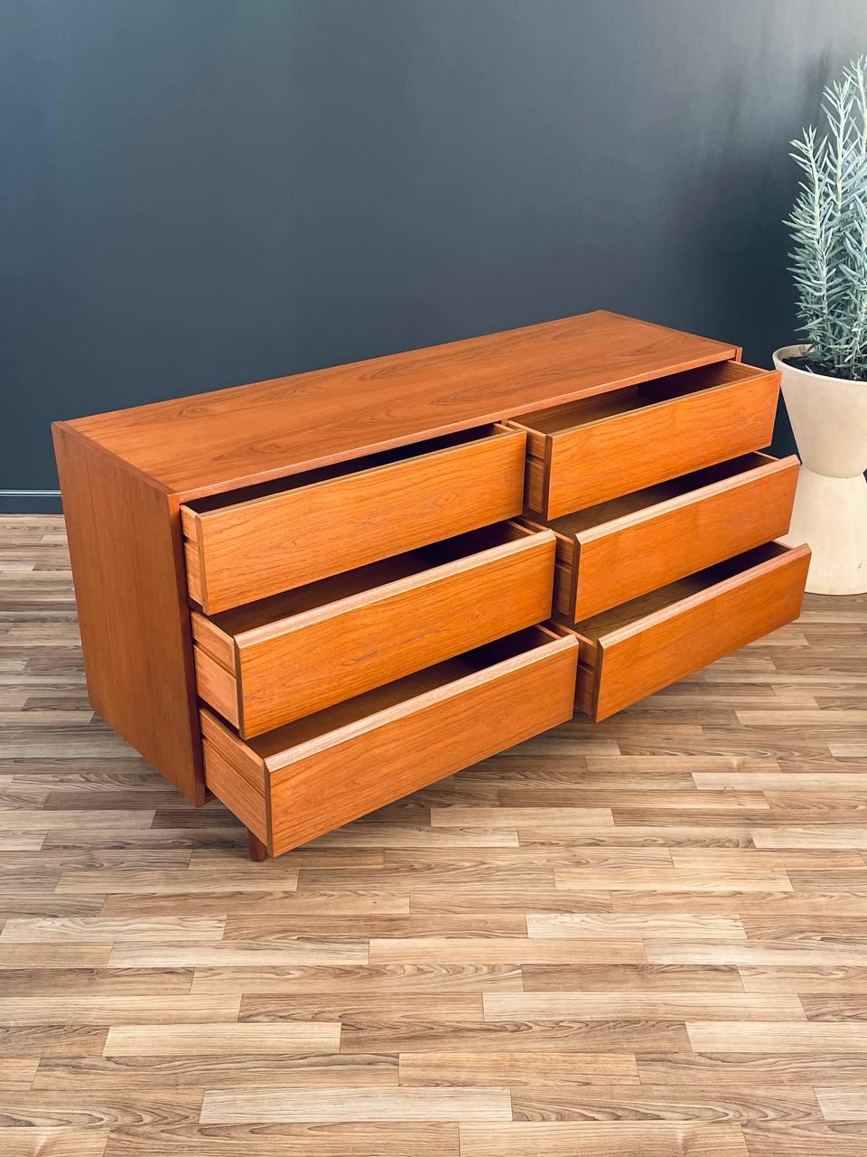 American Newly Refinished - Vintage Danish Modern Teak 6-Drawer Dresser