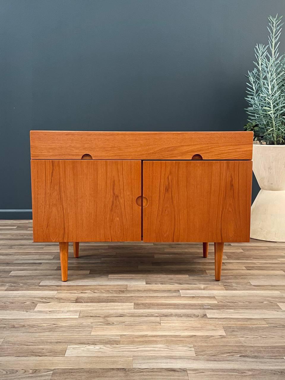 Newly Refinished - Vintage Danish Modern Teak Credenza by Bramin In Excellent Condition For Sale In Los Angeles, CA