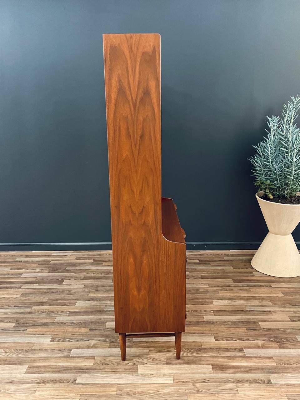 Newly Refinished - Vintage Danish Modern Walnut Bookshelf Cabinet In Excellent Condition For Sale In Los Angeles, CA
