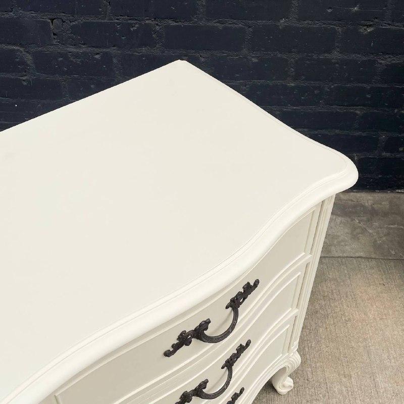 Newly Refinished Vintage French Provincial Style Cream Painted Dresser by Drexel In Excellent Condition In Los Angeles, CA