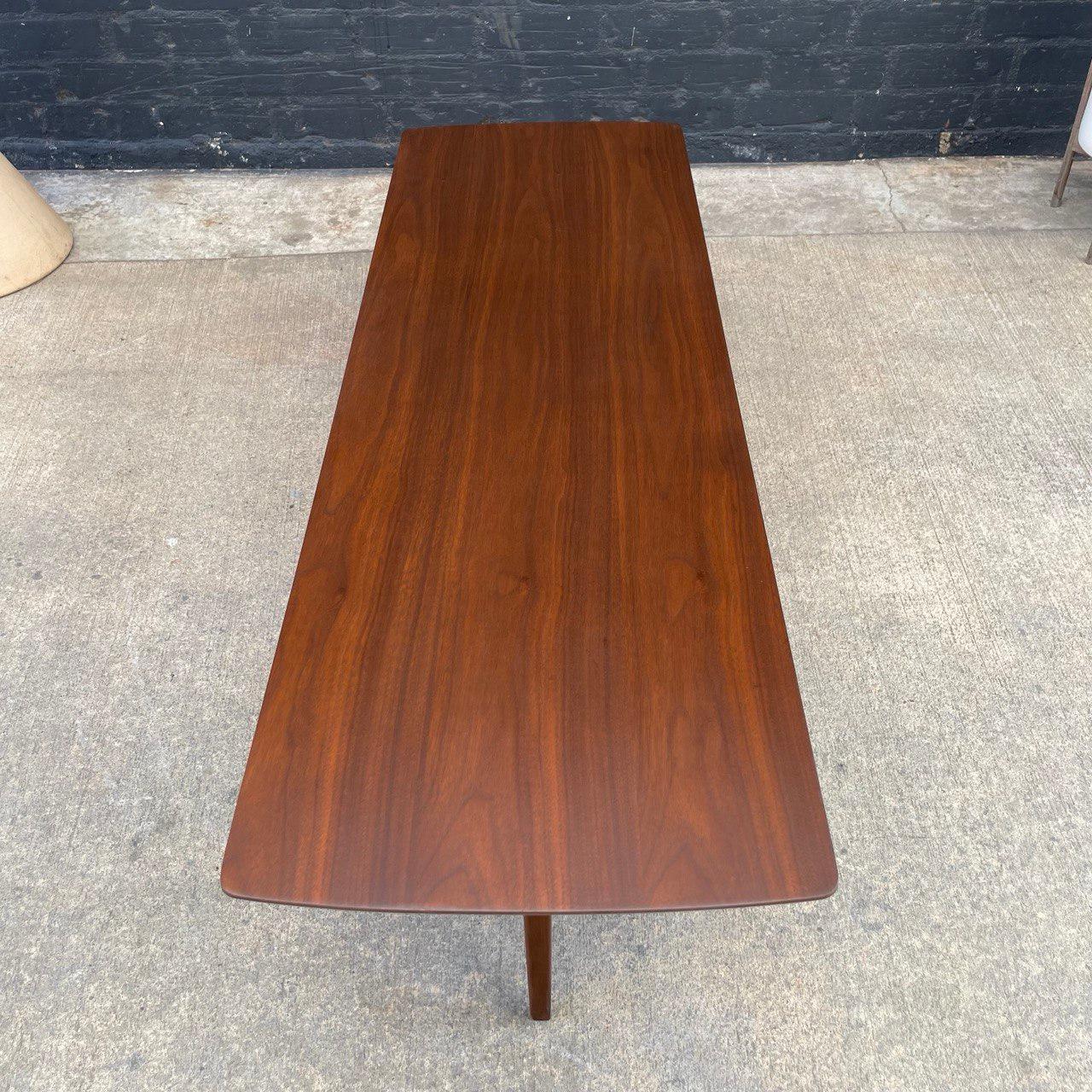 Newly Refinished - Vintage Mid-Century Modern Walnut Coffee Table For Sale 4