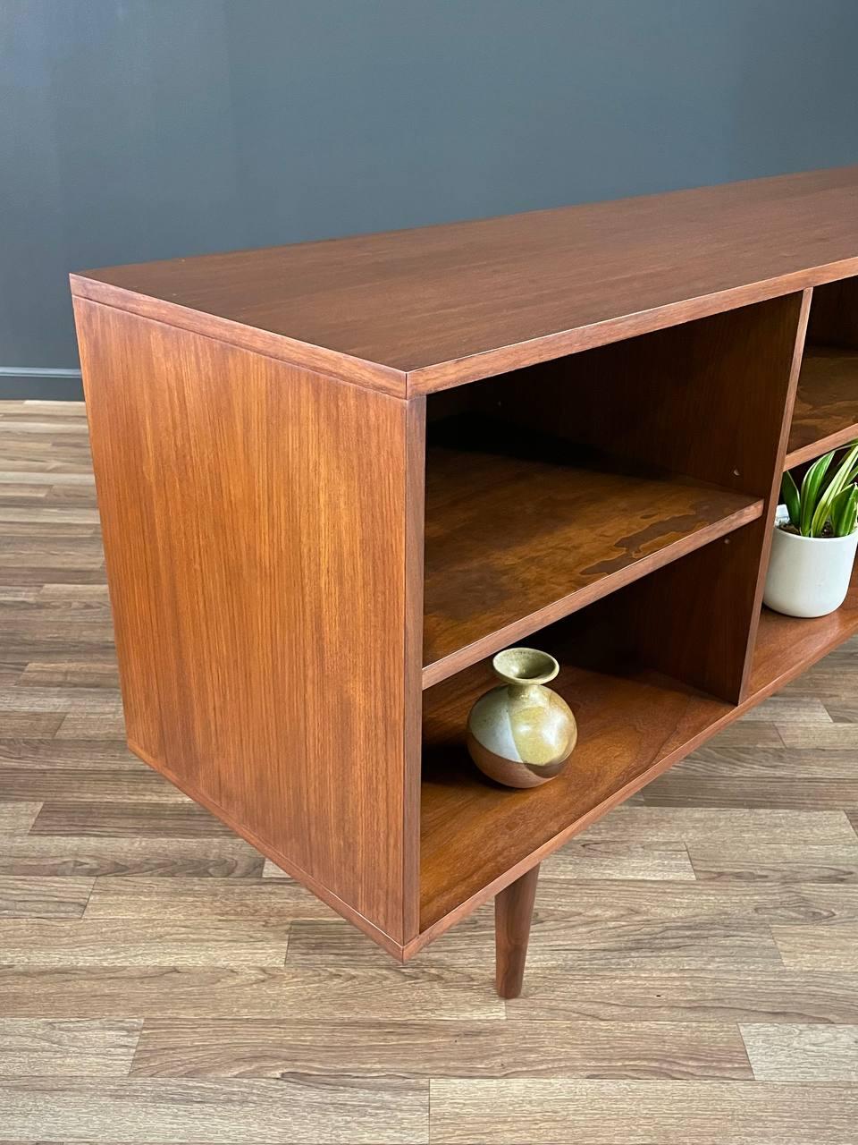 Mid-20th Century Newly Refinished - Vintage Mid-Century Modern Walnut Credenza / Bookcase
