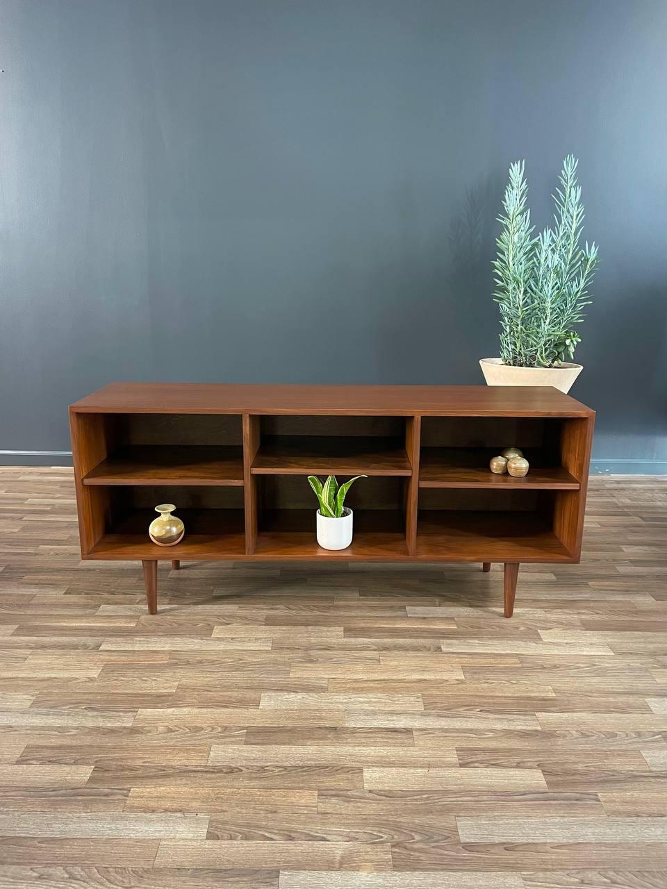 Newly Refinished - Vintage Mid-Century Modern Walnut Credenza / Bookcase 3