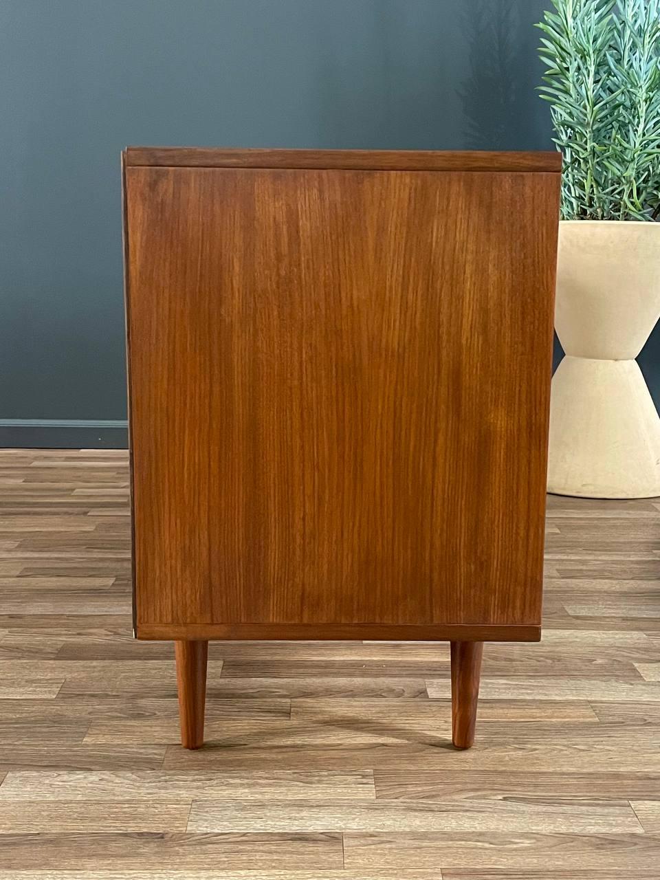 Newly Refinished - Vintage Mid-Century Modern Walnut Credenza / Bookcase 4