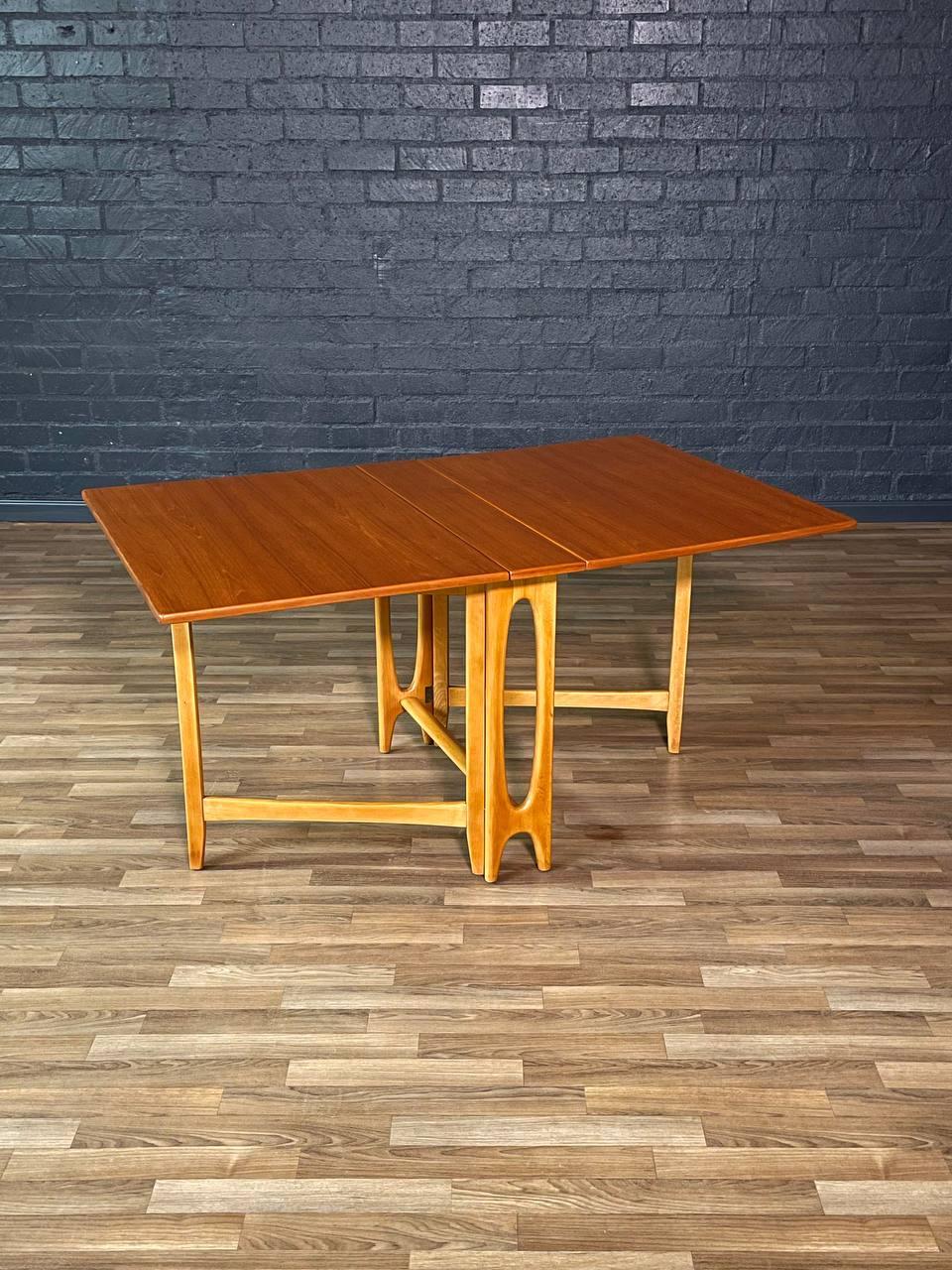 Condition: Expertly Refinished 

With over 15 years of experience, our workshop has followed a careful process of restoration, showcasing our passion and creativity for vintage designs that can seamlessly be incorporated with many interior decors.