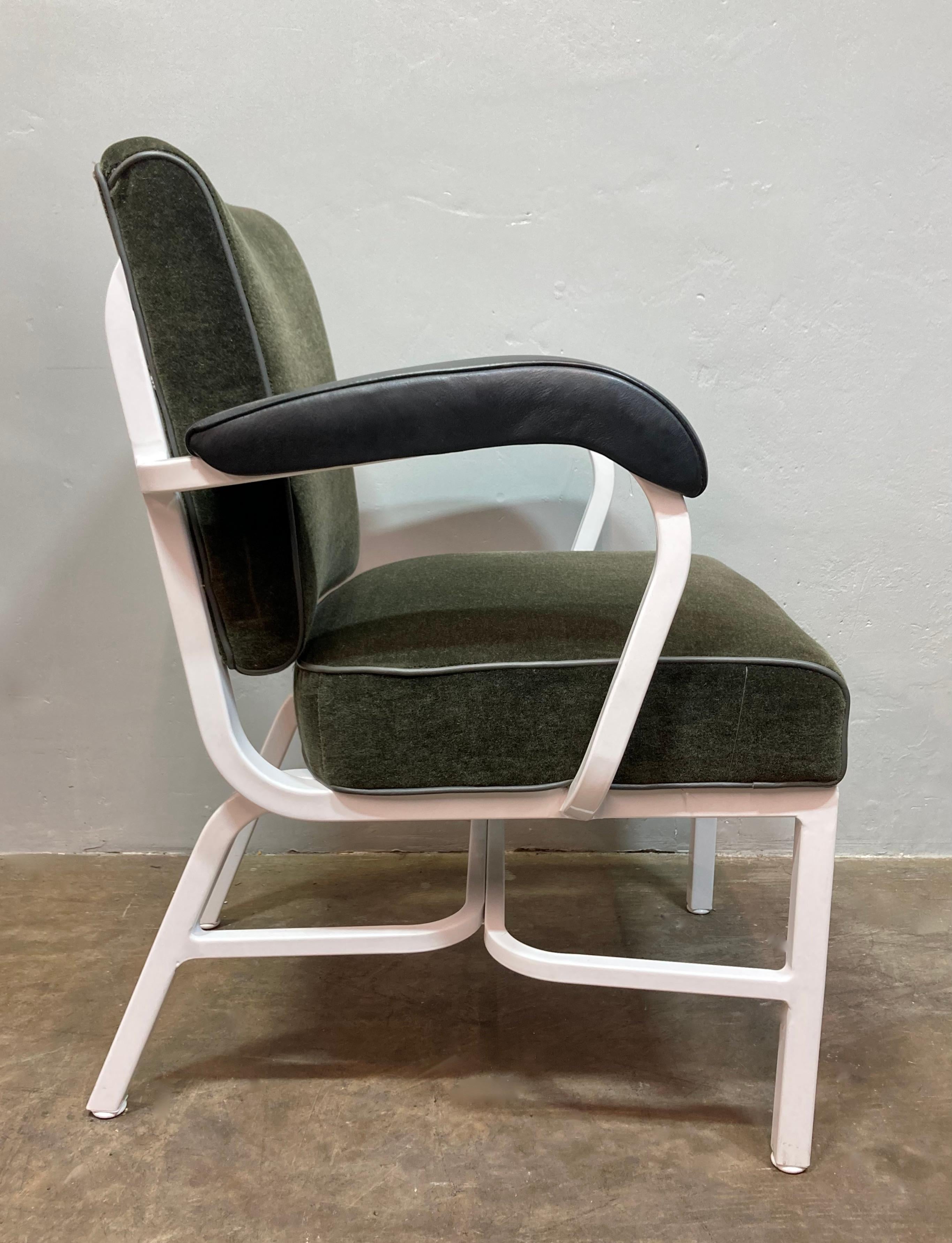 Chaise de camion-citerne d'ignifugation des années 1950 récemment remise à neuf en vente 3