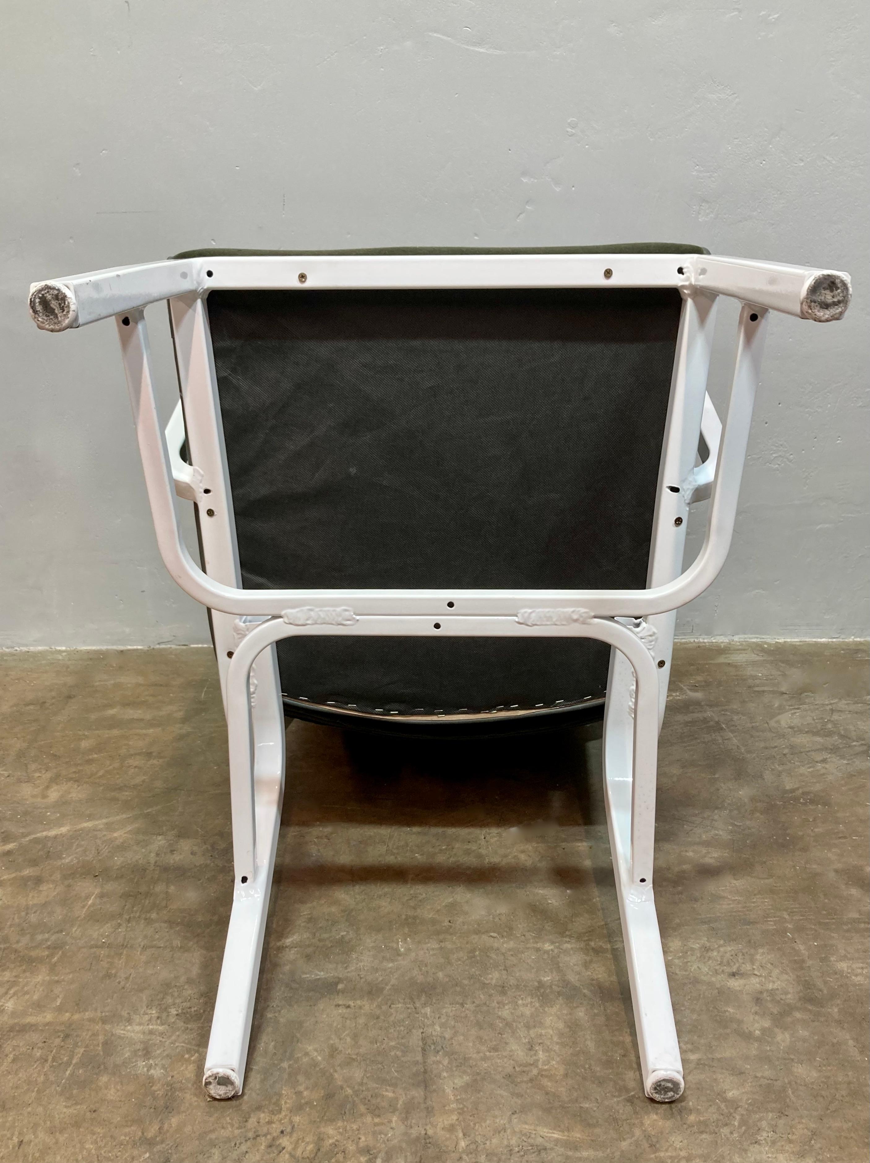 Chaise de camion-citerne d'ignifugation des années 1950 récemment remise à neuf en vente 4