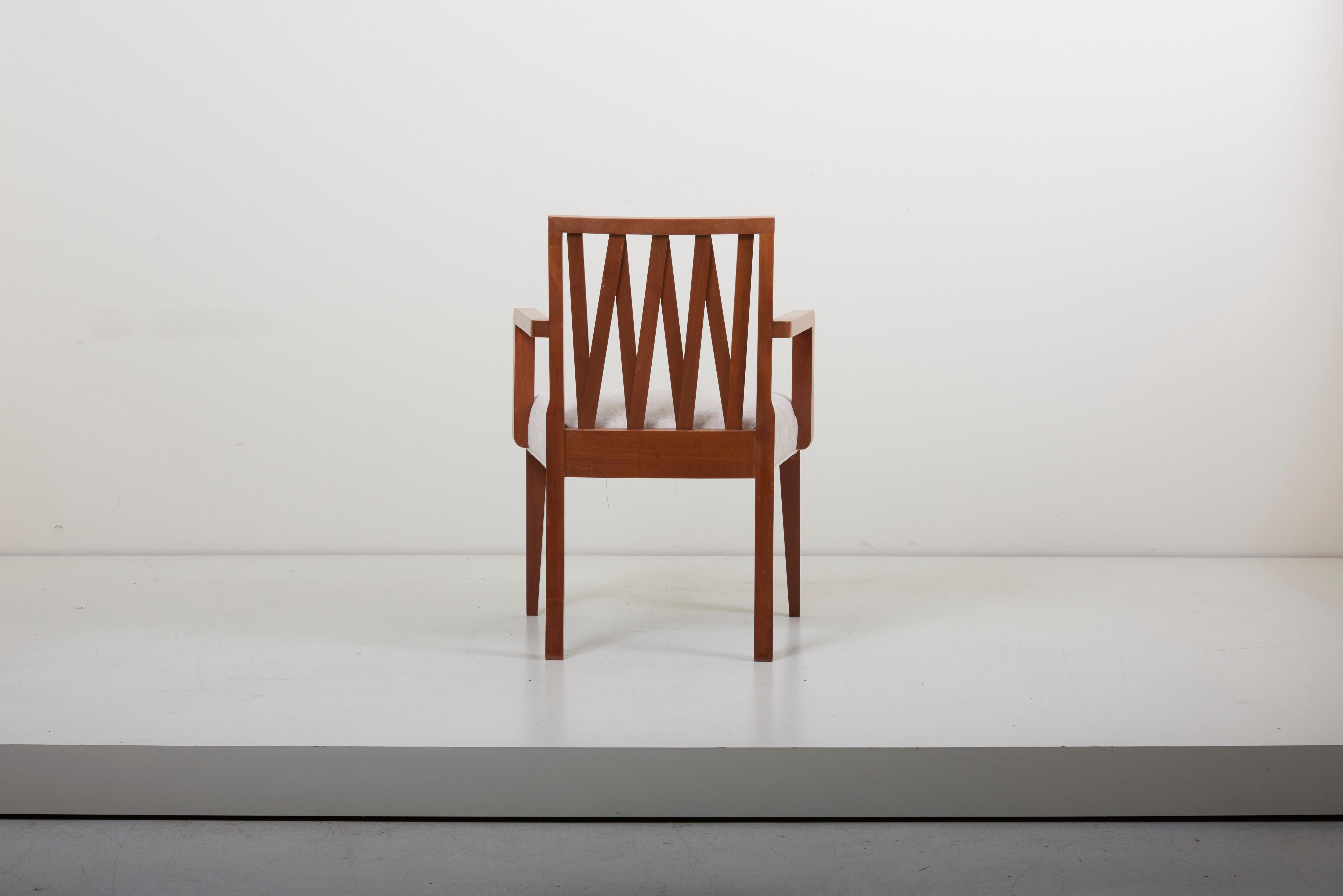 Newly Restored Set of 8 Lattice Back Dining Chairs Attributed to Paul T. Frankl In Excellent Condition In Berlin, DE