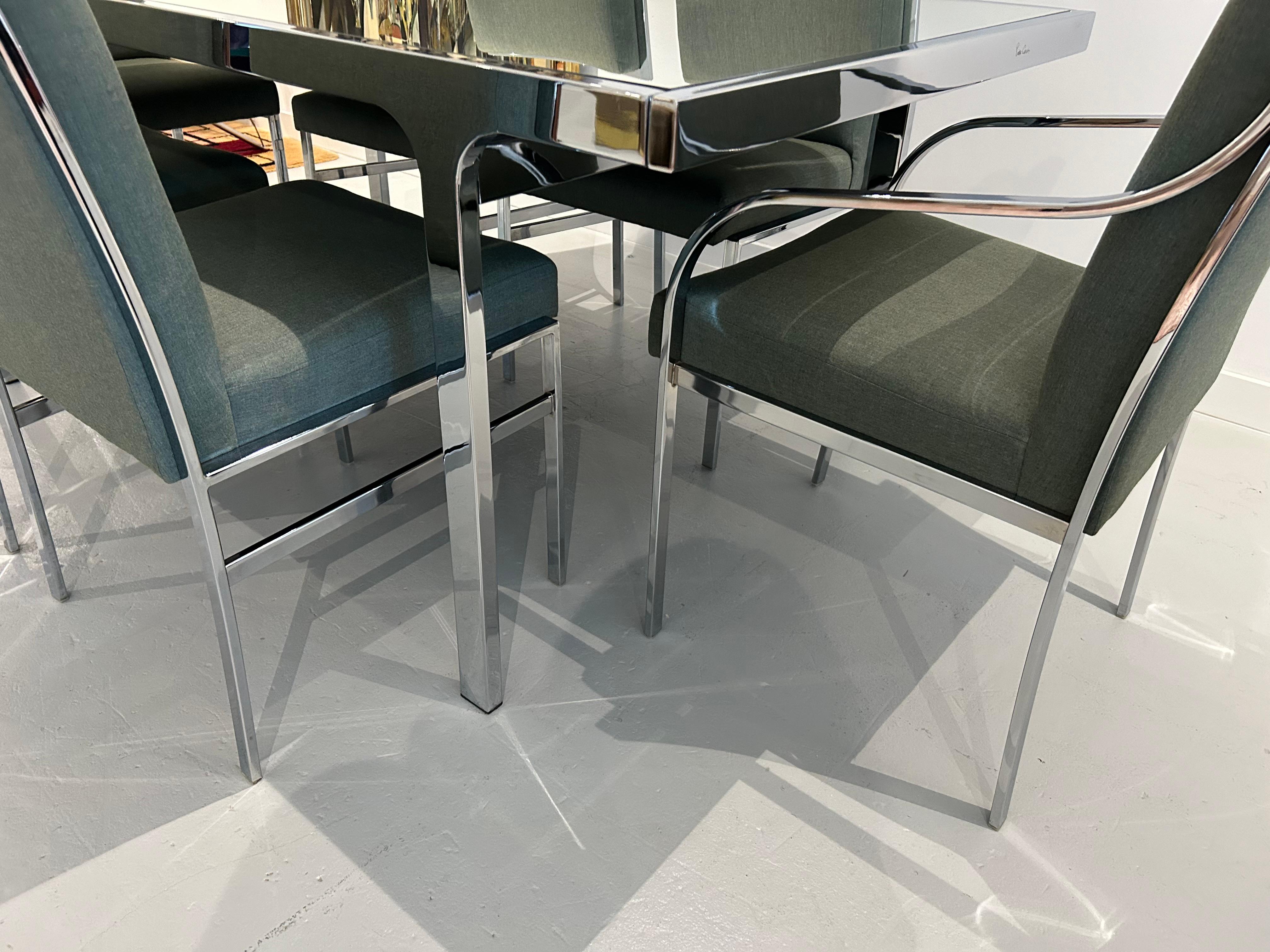 Fin du 20e siècle Ensemble de salle à manger récemment retapissé par Pierre Cardin avec nouveaux plateaux en miroir en vente