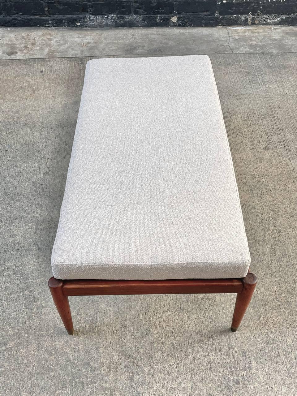 Newly Reupholstered - Mid-Century Modern Daybed Sofa by Folke Olhsson for Dux In Excellent Condition For Sale In Los Angeles, CA