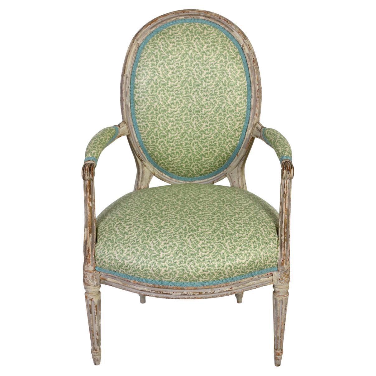 Neu gepolsterter Sessel mit ovaler Rückenlehne im Louis-XVI-Stil im Angebot