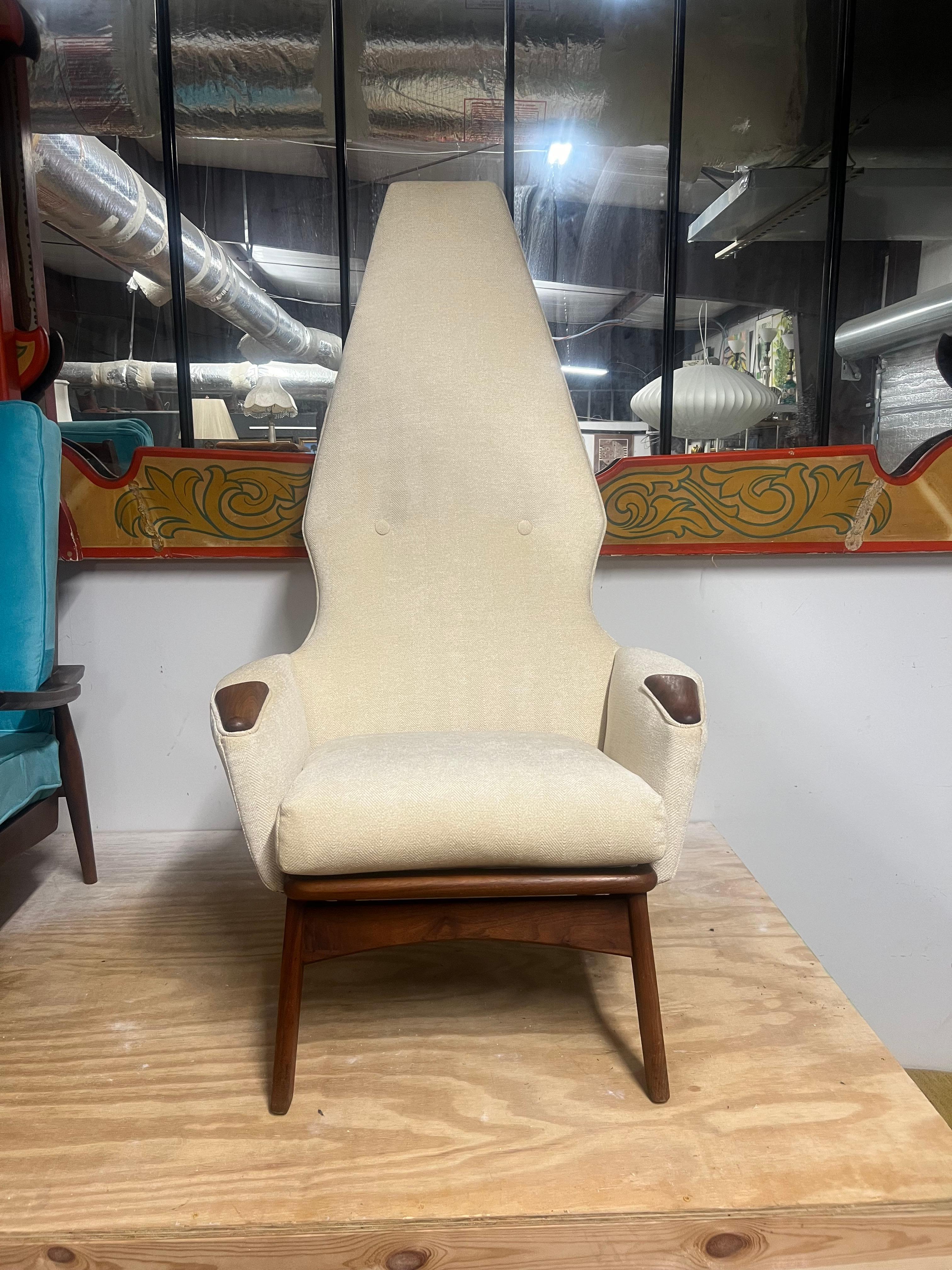 Adrian Pearsall Craft Associates Slim Jim High-Back Lounge Chair

There's an unmistakable sinister look this Mid-century modern Adrian Pearsall for Craft Associates 2056-C lounge chair. The tufted, tapered high back profile evokes a regal