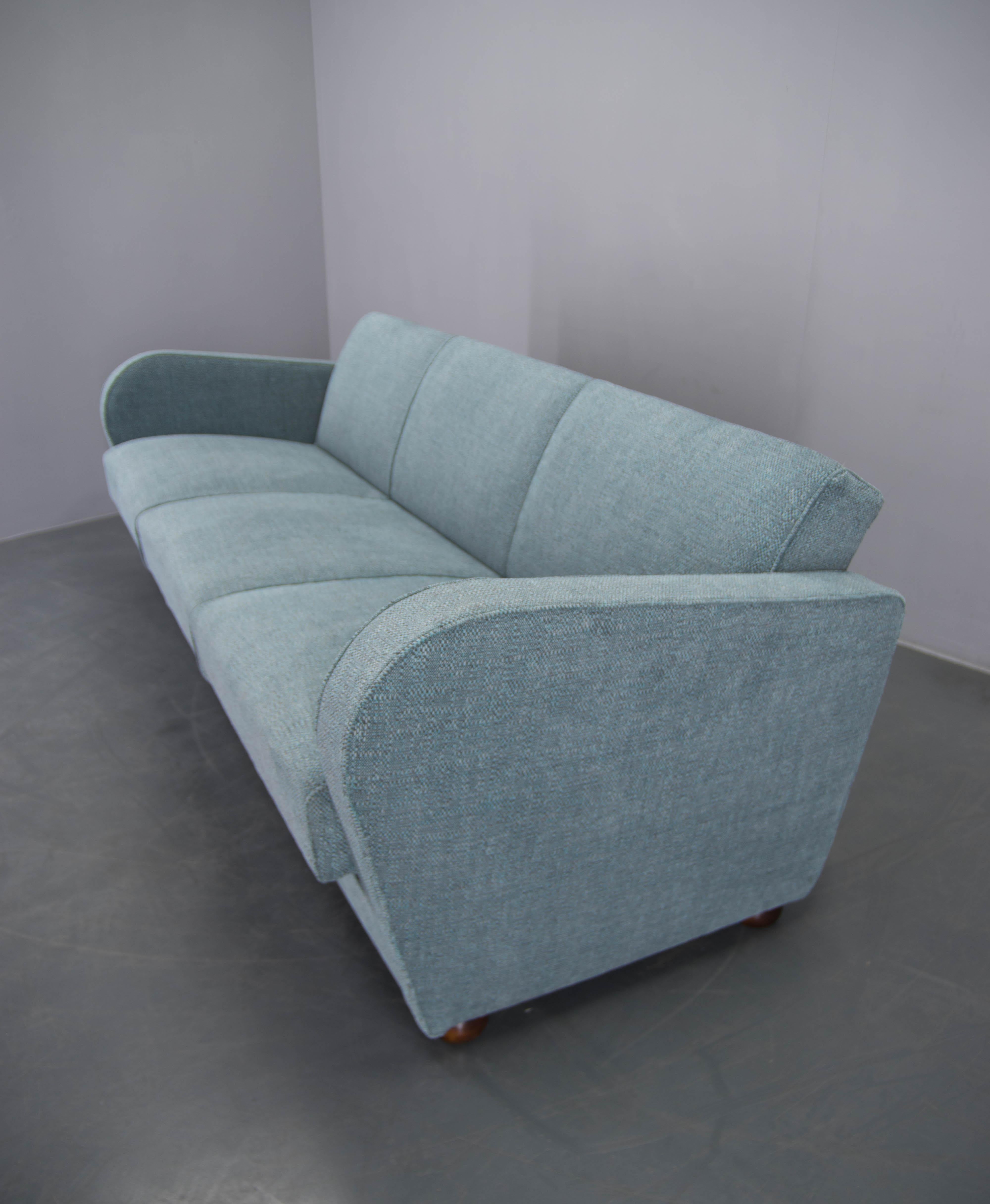 Sofá / Cama de Día Art Decó recién tapizado de Halabala, años 30 Textil en venta