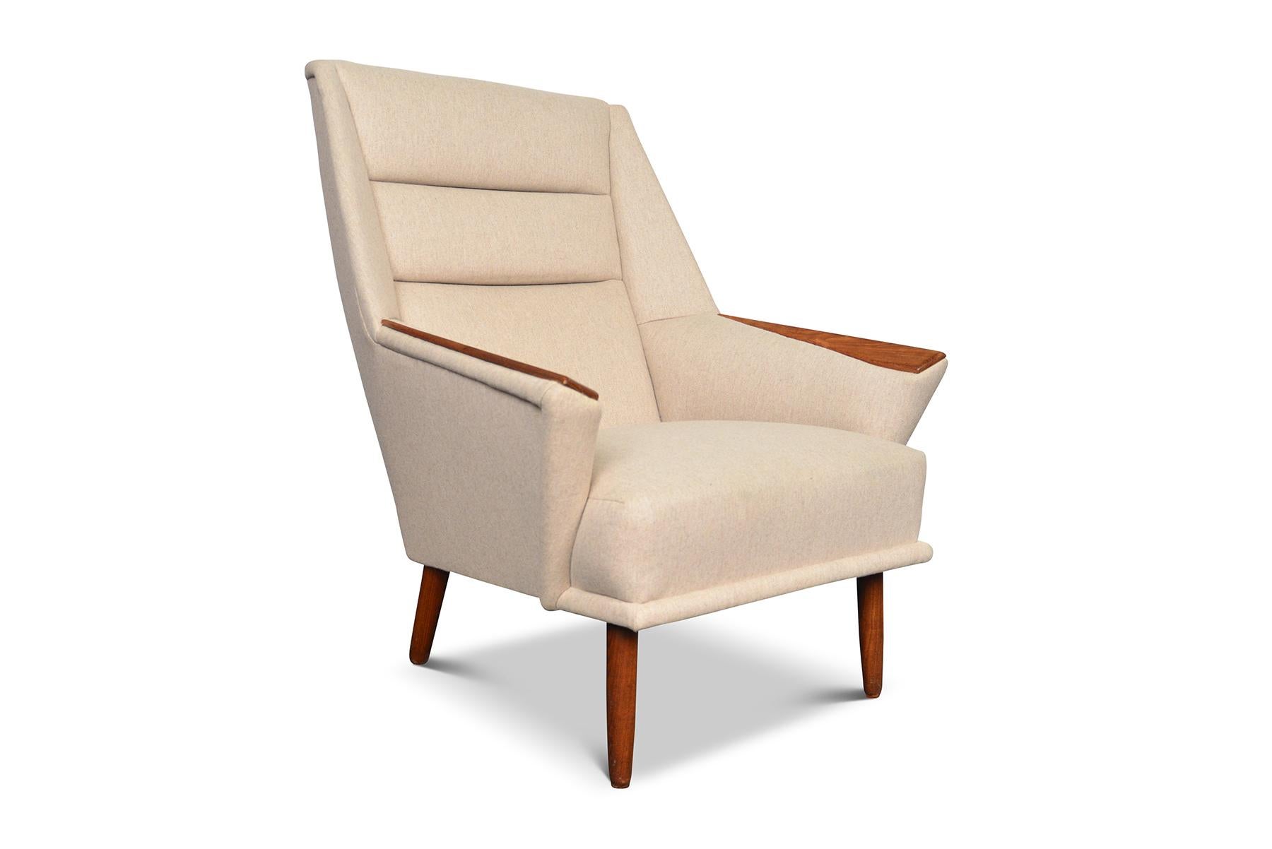 Newly Upholstered Atomic Highback Lounge Chair With Teak Paws In Excellent Condition For Sale In Berkeley, CA