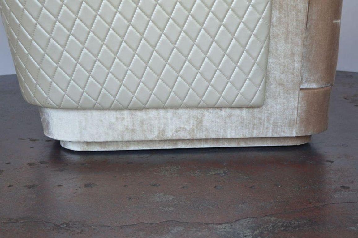 Newly Upholstered Champagne Silk Velvet Chaise Lounge For Sale 3
