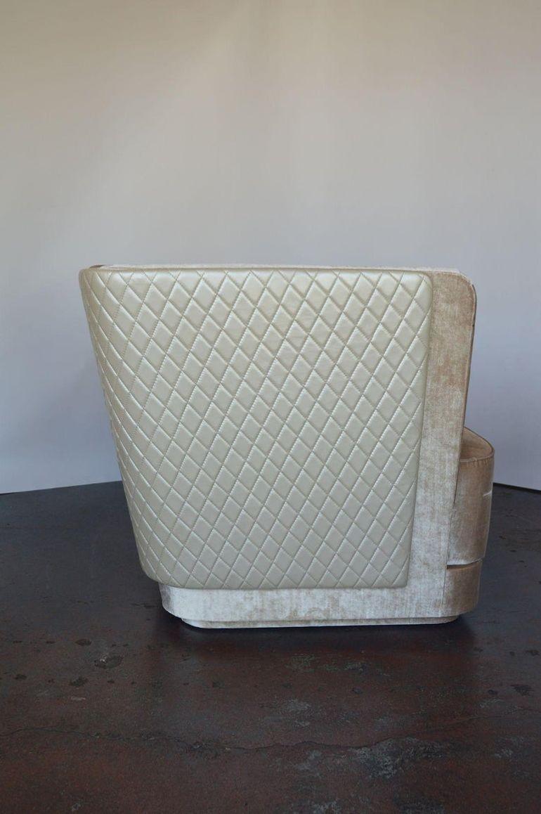 Newly Upholstered Champagne Silk Velvet Chaise Lounge For Sale 4