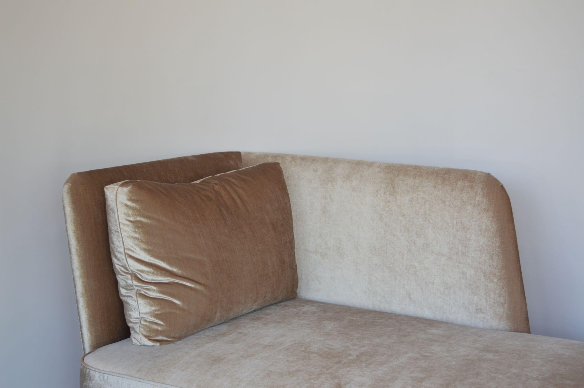 Newly Upholstered Champagne Silk Velvet Chaise Lounge For Sale 1