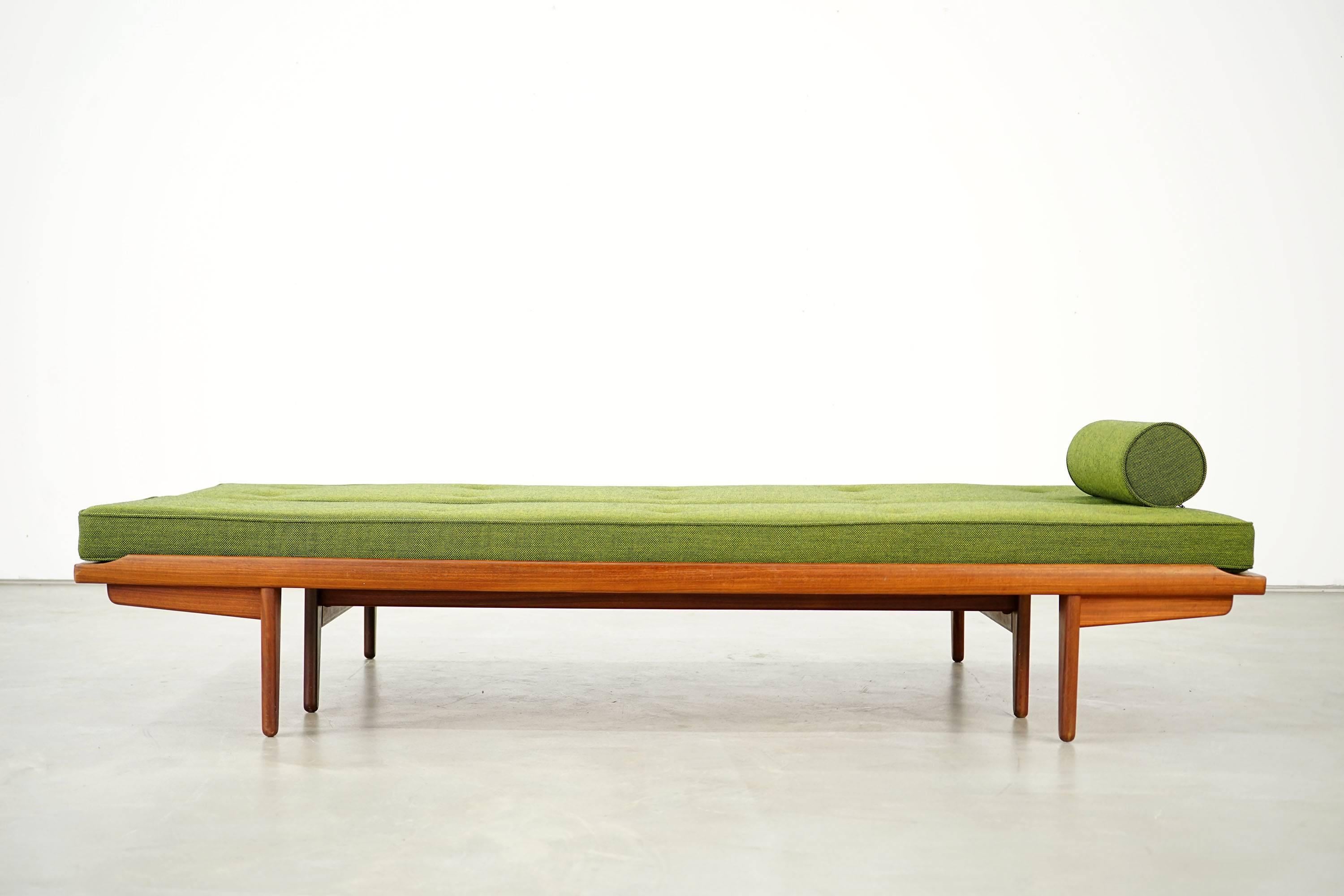 Mid-20th Century Newly Upholstered Daybed by Poul M. Volther for Frem Røjle, 1950s