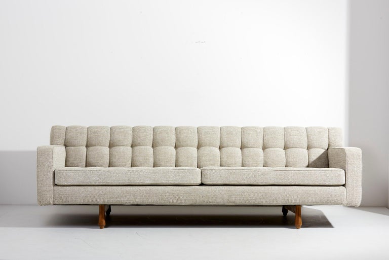 Newly Upholstered Edward Wormley Sofa for Dunbar, USA, 1960s In Excellent Condition For Sale In Berlin, DE