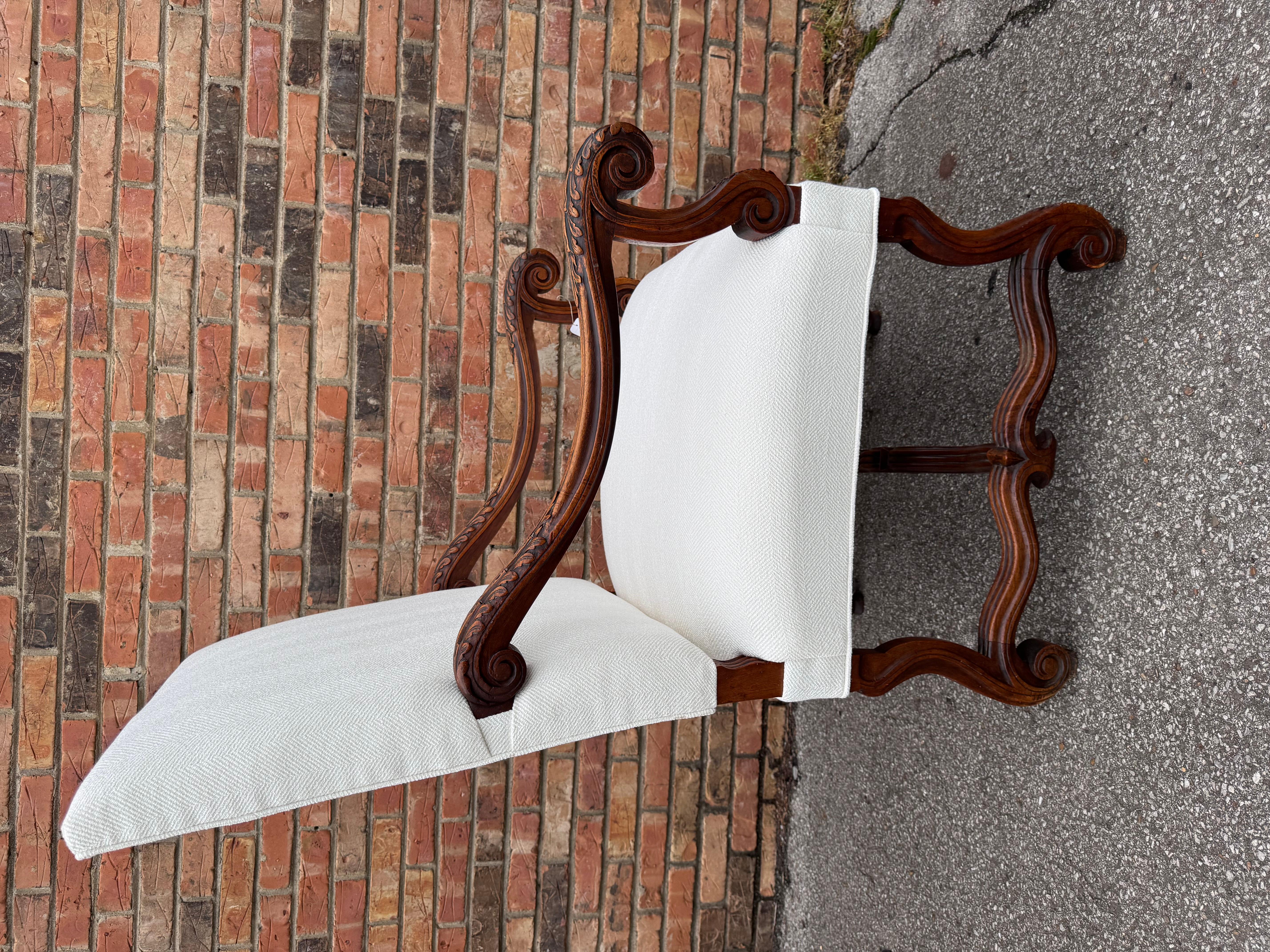 Neu gepolsterter englischer Jacobean-Esszimmerstuhl im Angebot 4