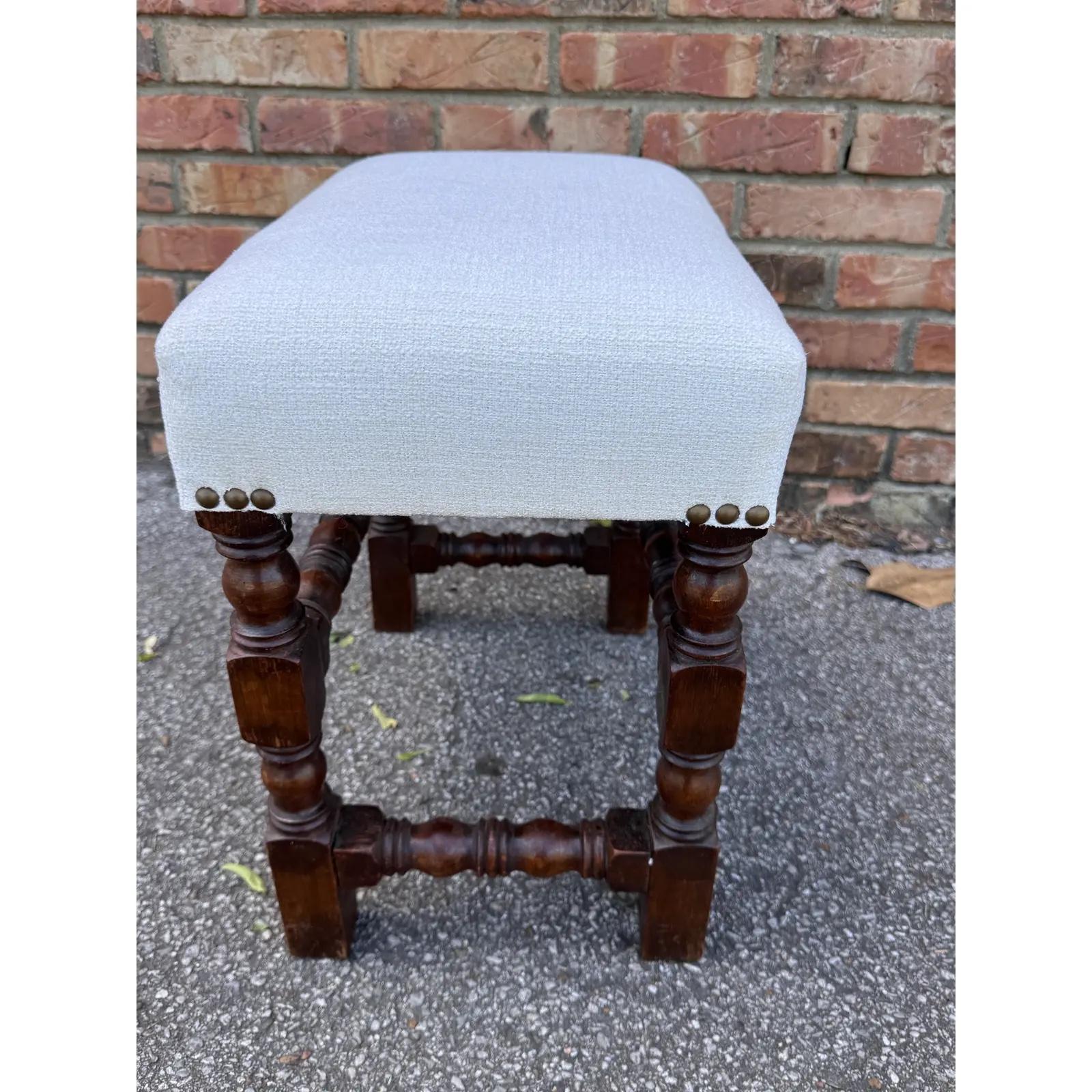 Newly Upholstered English Stool In Good Condition For Sale In Nashville, TN