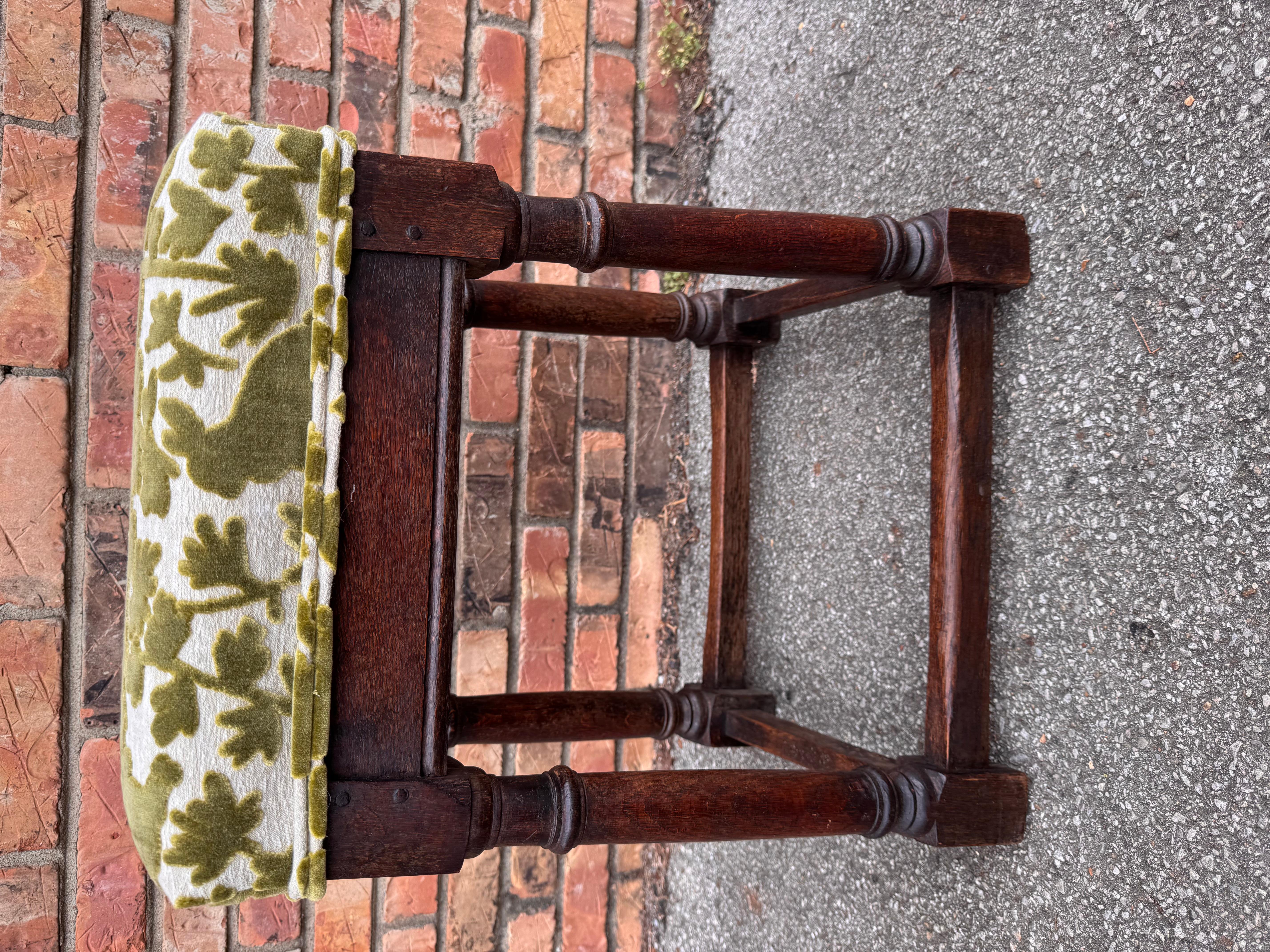 Neu gepolsteter englischer Hocker im Zustand „Gut“ im Angebot in Nashville, TN