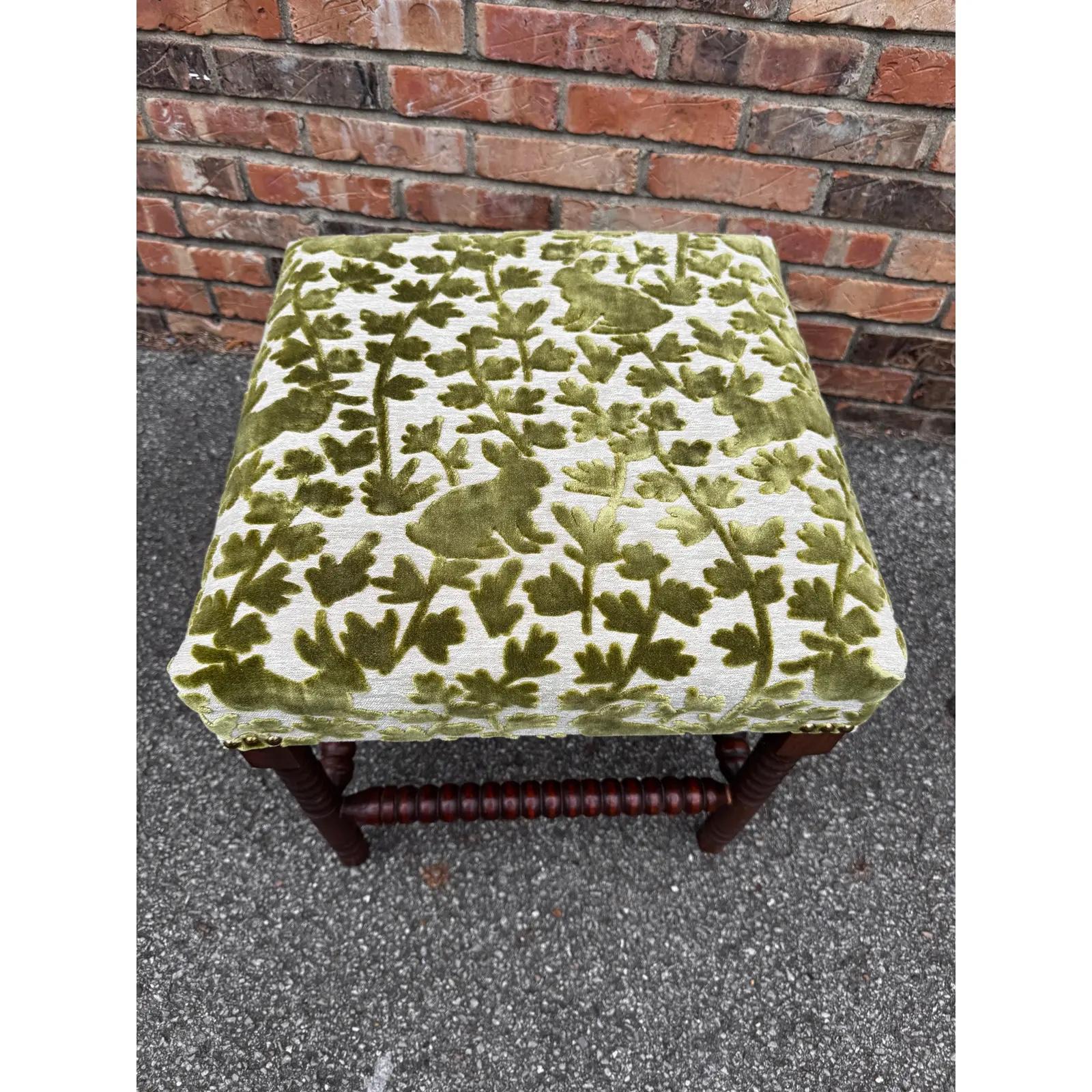Neu gepolsteter englischer Hocker im Zustand „Gut“ im Angebot in Nashville, TN