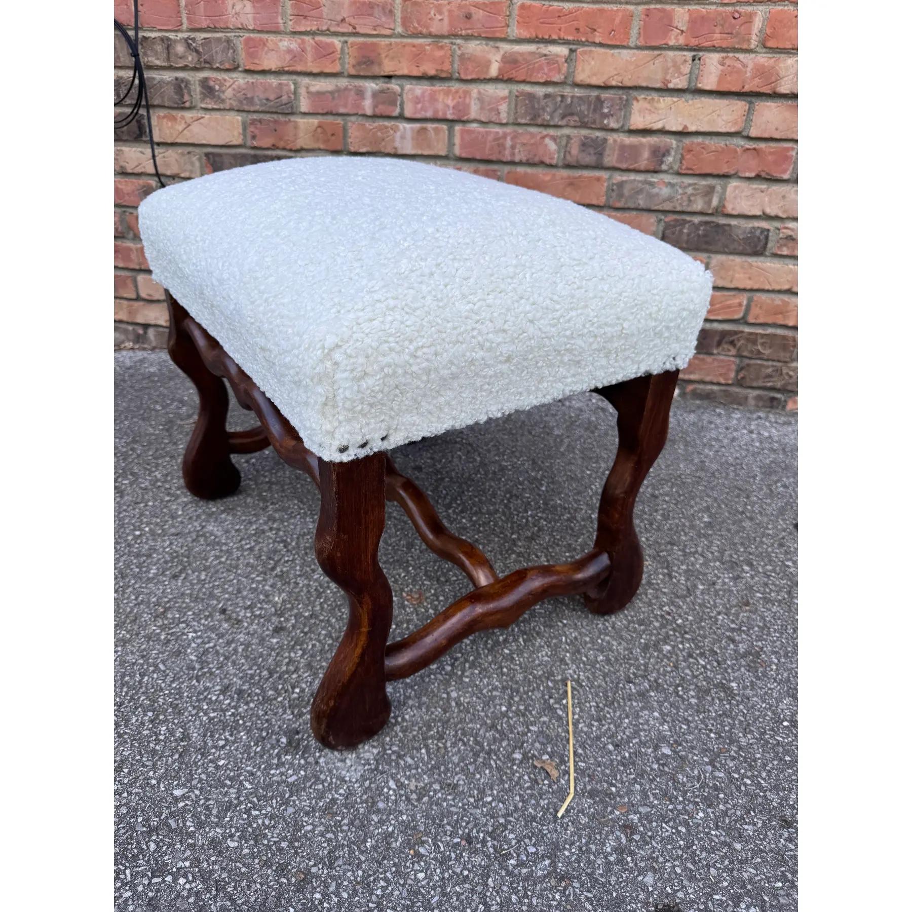 Newly Upholstered French Bench In Good Condition For Sale In Nashville, TN