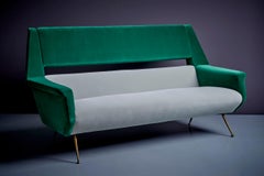 Neu gepolstertes Gigi Radice-Sofa in Grün und Grau für Minotti, Italien, 1950er Jahre