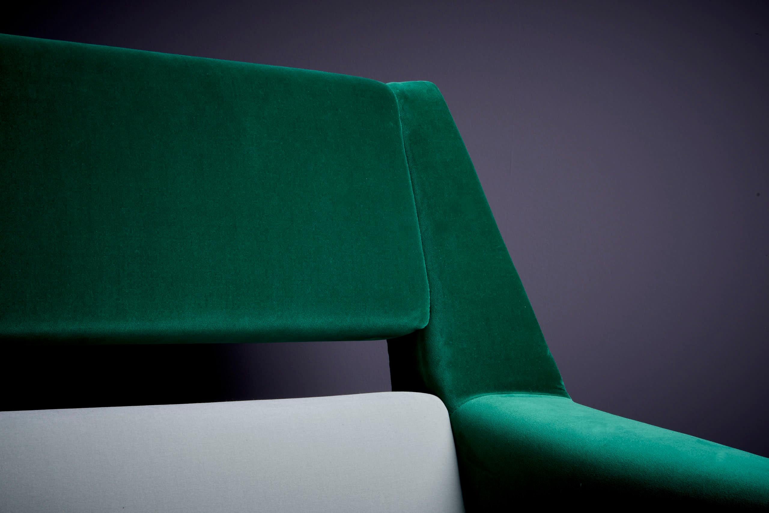 Neu gepolstertes Gigi Radice-Sofa in Grün und Grau für Minotti, Italien, 1950er Jahre (Moderne der Mitte des Jahrhunderts) im Angebot