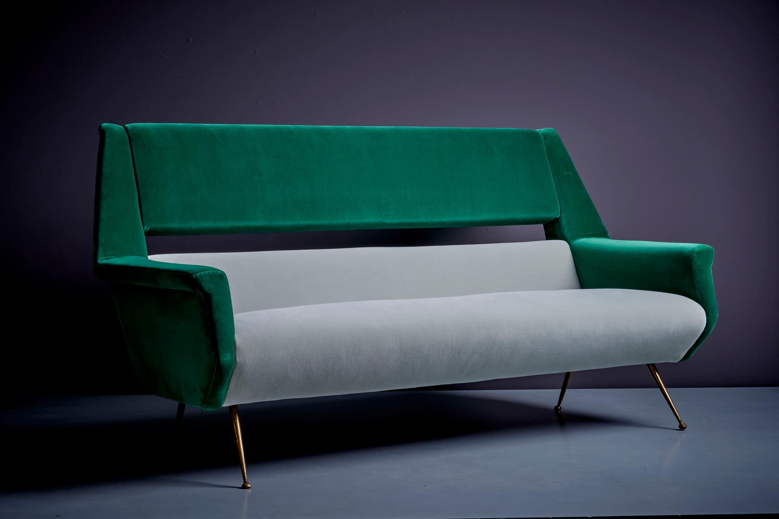 Neu gepolstertes Gigi Radice-Sofa in Grün und Grau für Minotti, Italien, 1950er Jahre im Angebot 2