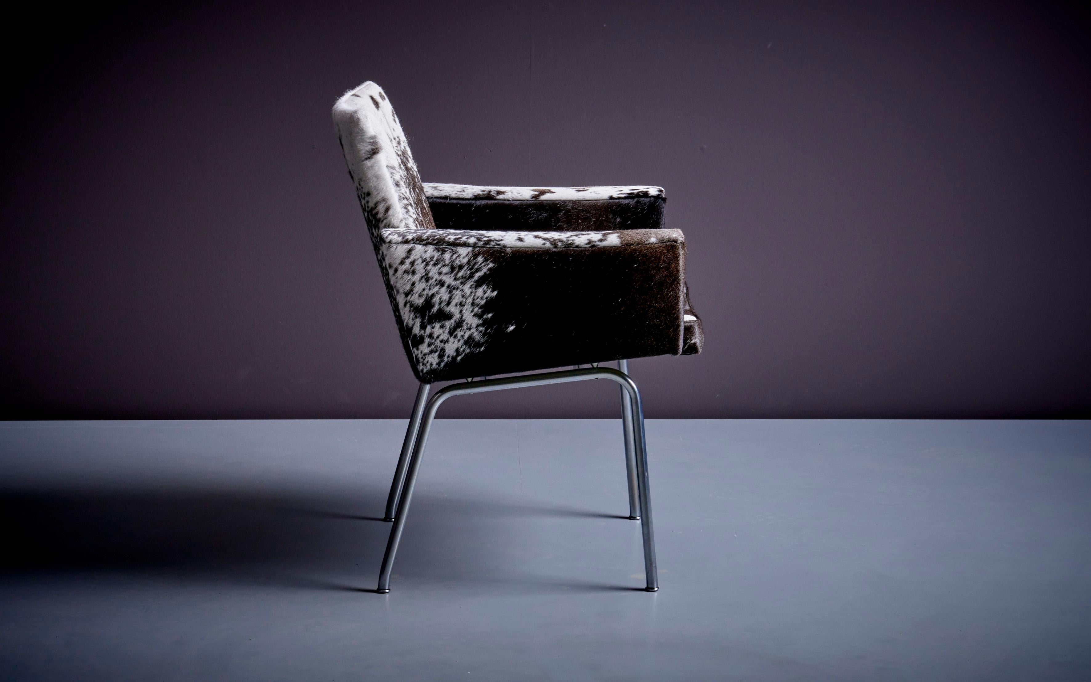 Mid-Century Modern Newly Upholstered Hans Wegner AP48 Armchair in Cowhide, Denmark 1960s For Sale