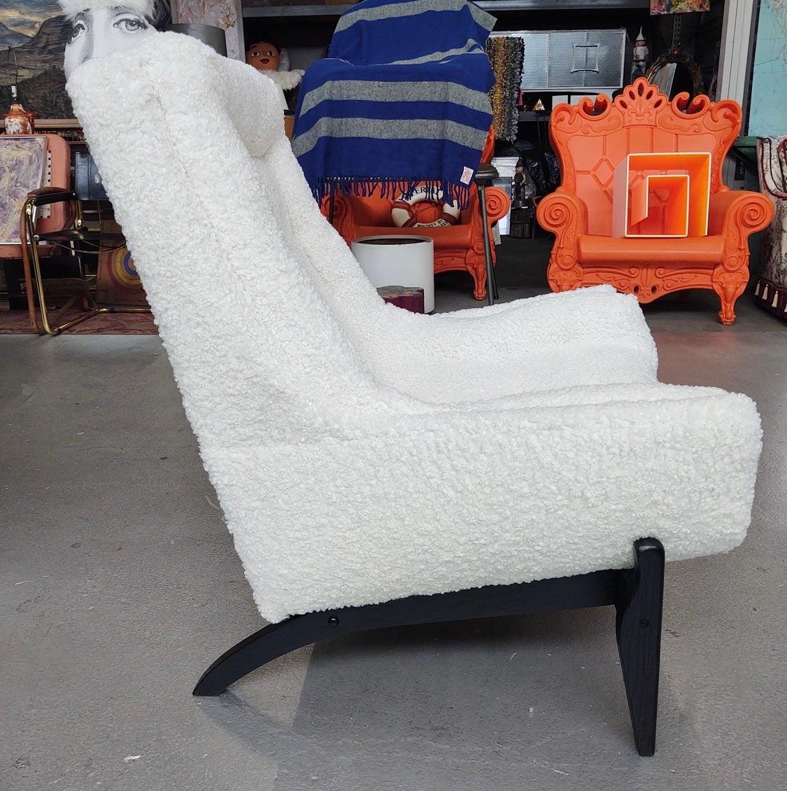 Mid-Century Newly Upholstered in Boucle Fabric Castro Lounge Chair In Good Condition In West Hartford, CT