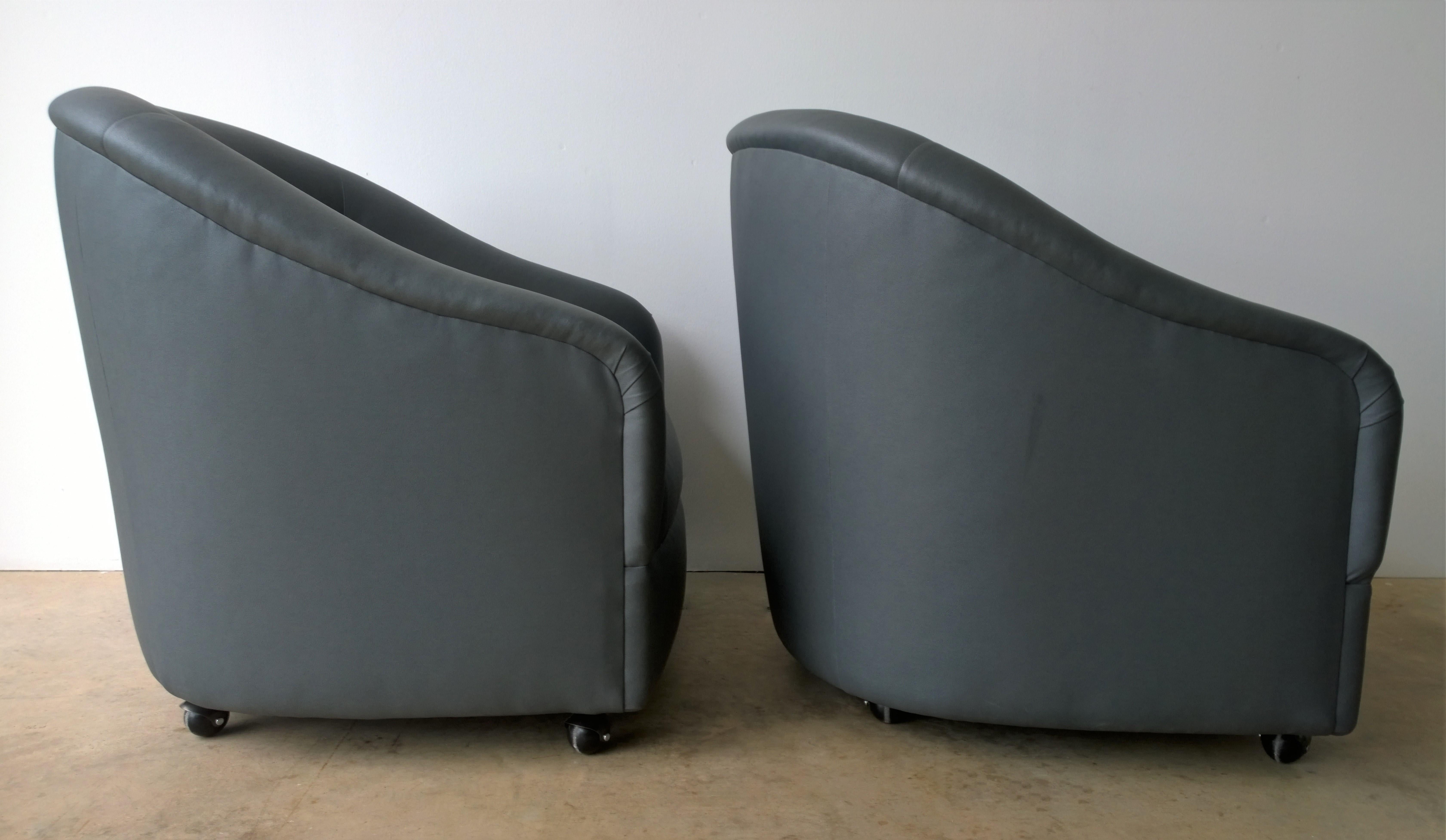 Mid-Century Modern Newly Upholstered in Knoll Whip Gray Barrel Back Club/Armchairs on Casters, Pair For Sale