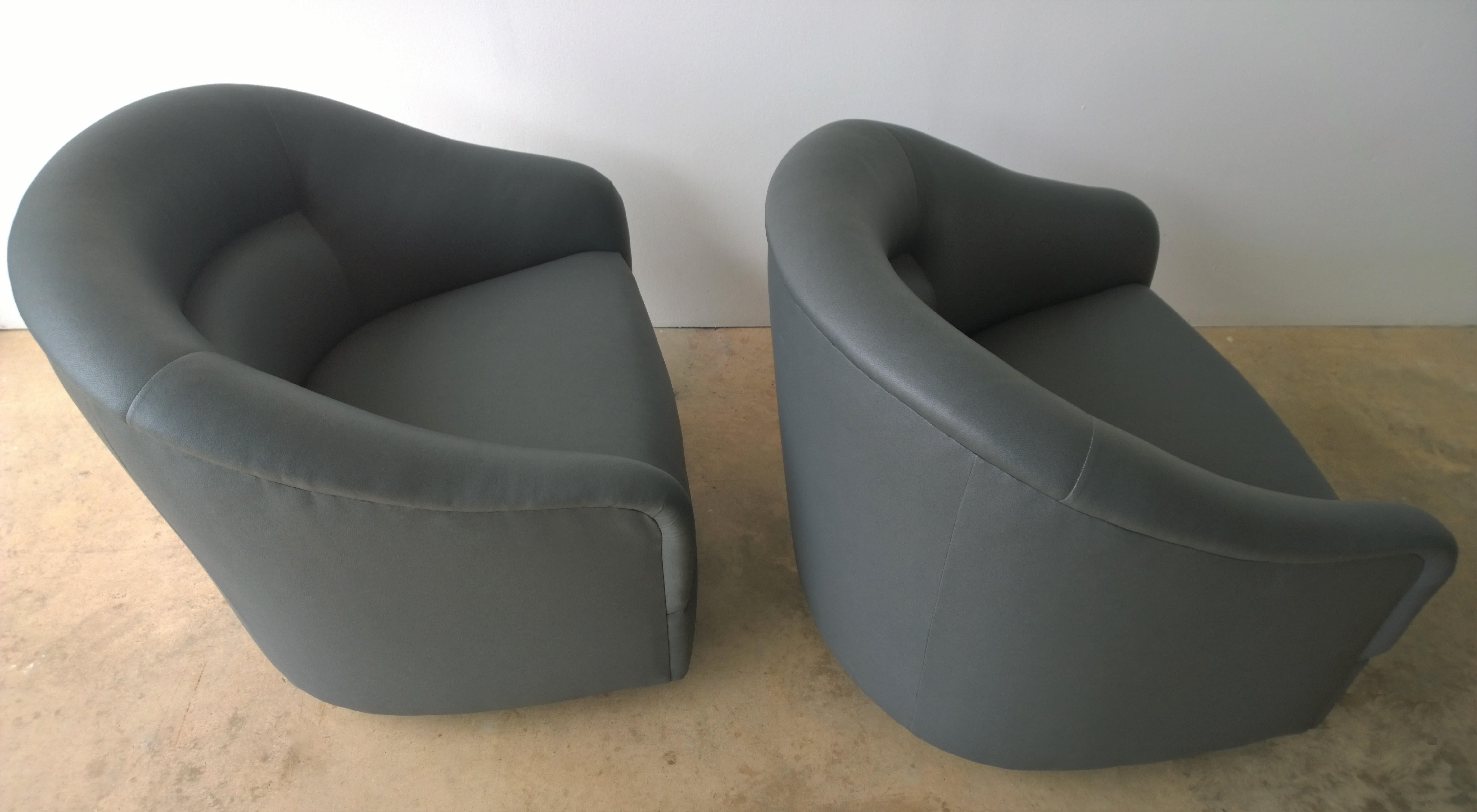 American Newly Upholstered in Knoll Whip Gray Barrel Back Club/Armchairs on Casters, Pair For Sale
