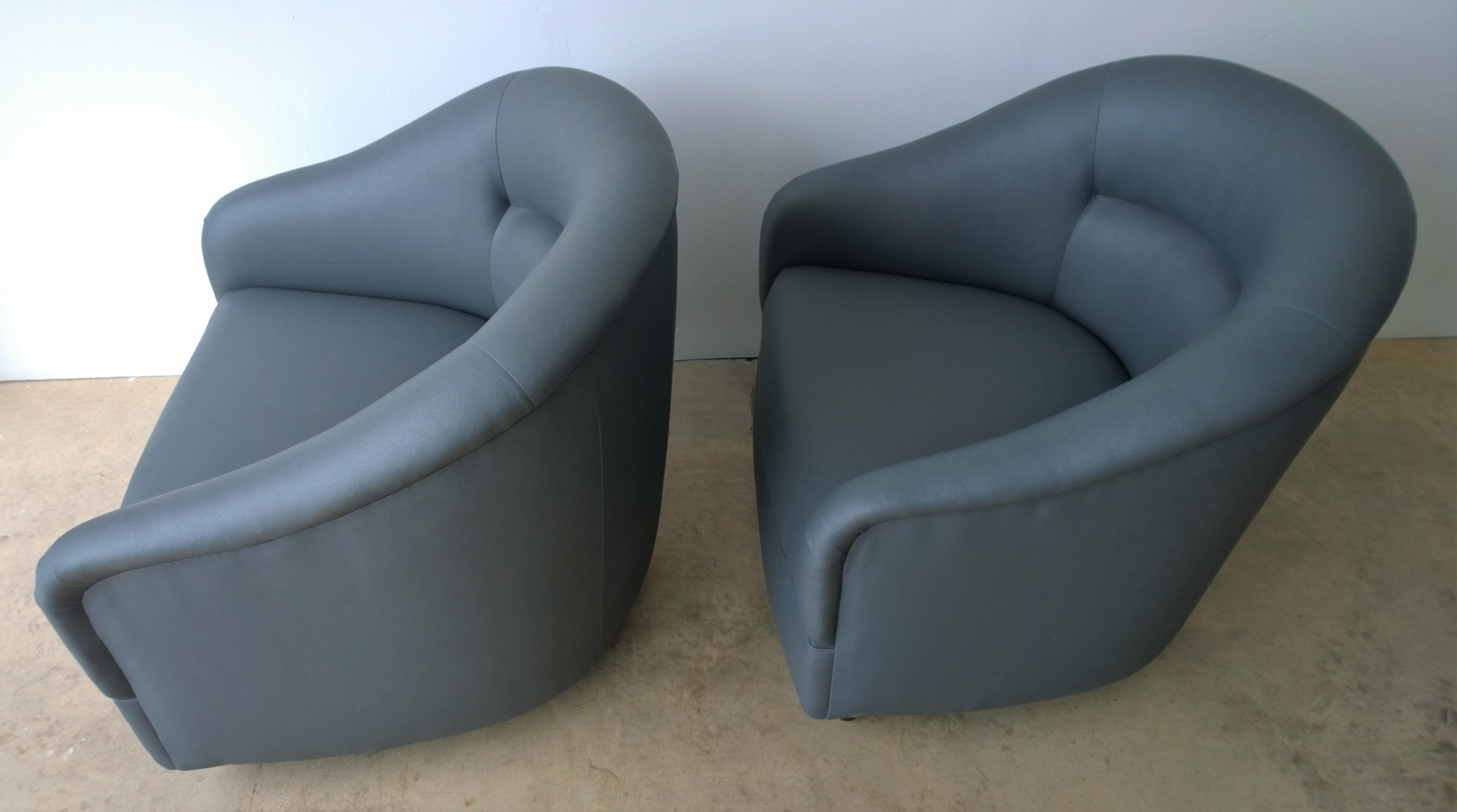 20th Century Newly Upholstered in Knoll Whip Gray Barrel Back Club/Armchairs on Casters, Pair For Sale