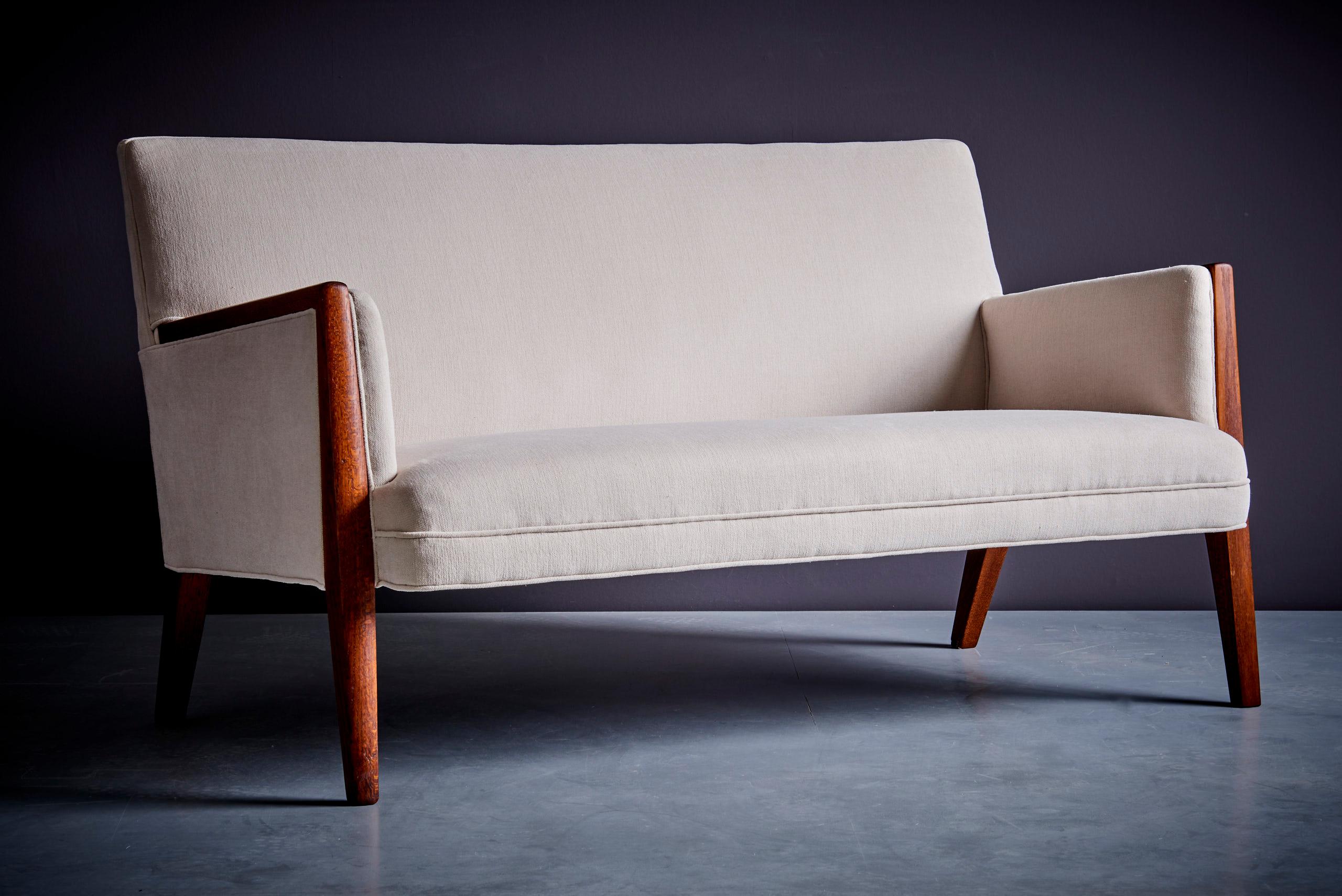 Neu gepolsterter Kvadrat Jens Risom-Sofa oder zweisitziger Sitz, neu gepolstert, USA - 1950er Jahre im Angebot 3