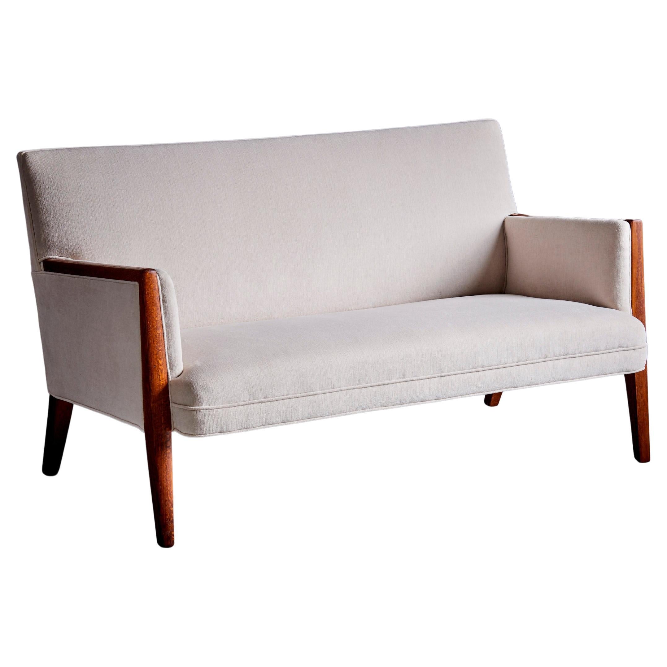 Newly upholstered Kvadrat Jens Risom settee or two seater USA - 1950s For Sale
