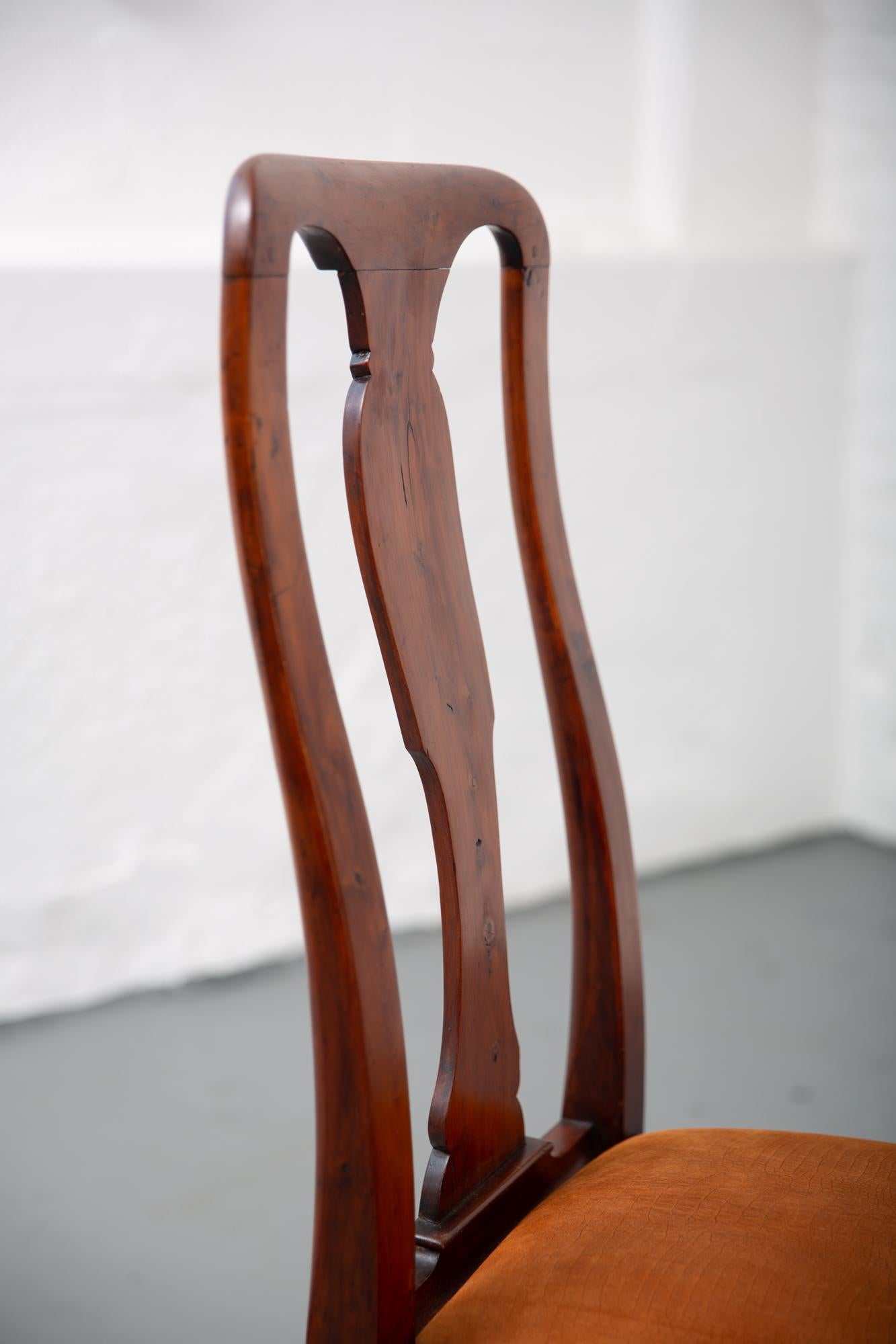 Chaise d'appoint nouvellement tapissée de la fin du XVIIIe siècle en vente 6