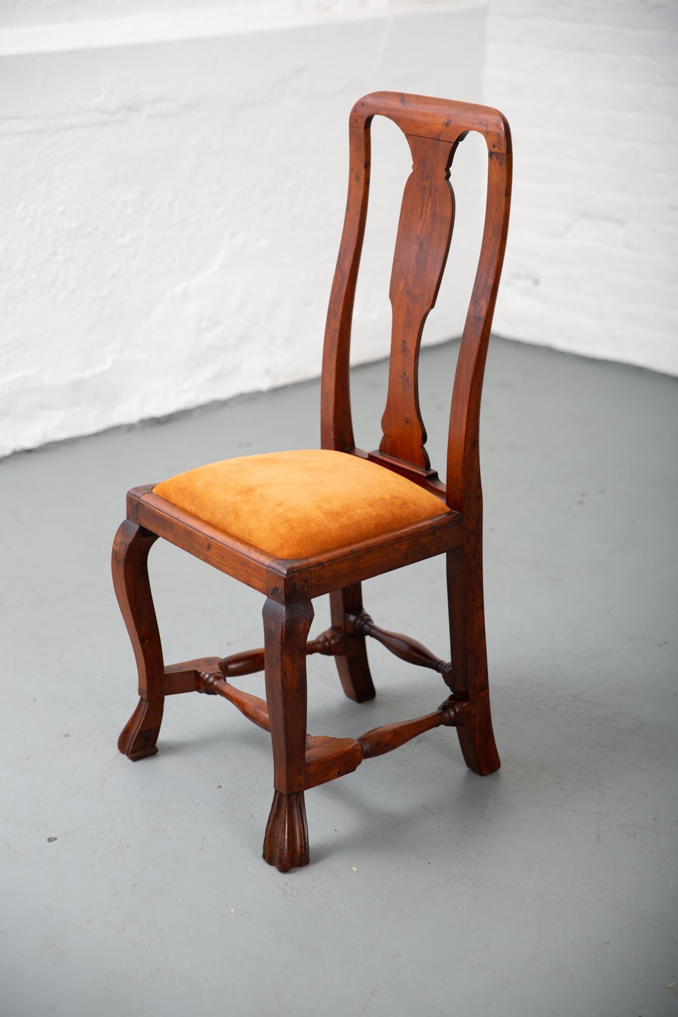 Neu gepolsterter Beistellstuhl aus dem späten 18. Jahrhundert (Holz) im Angebot