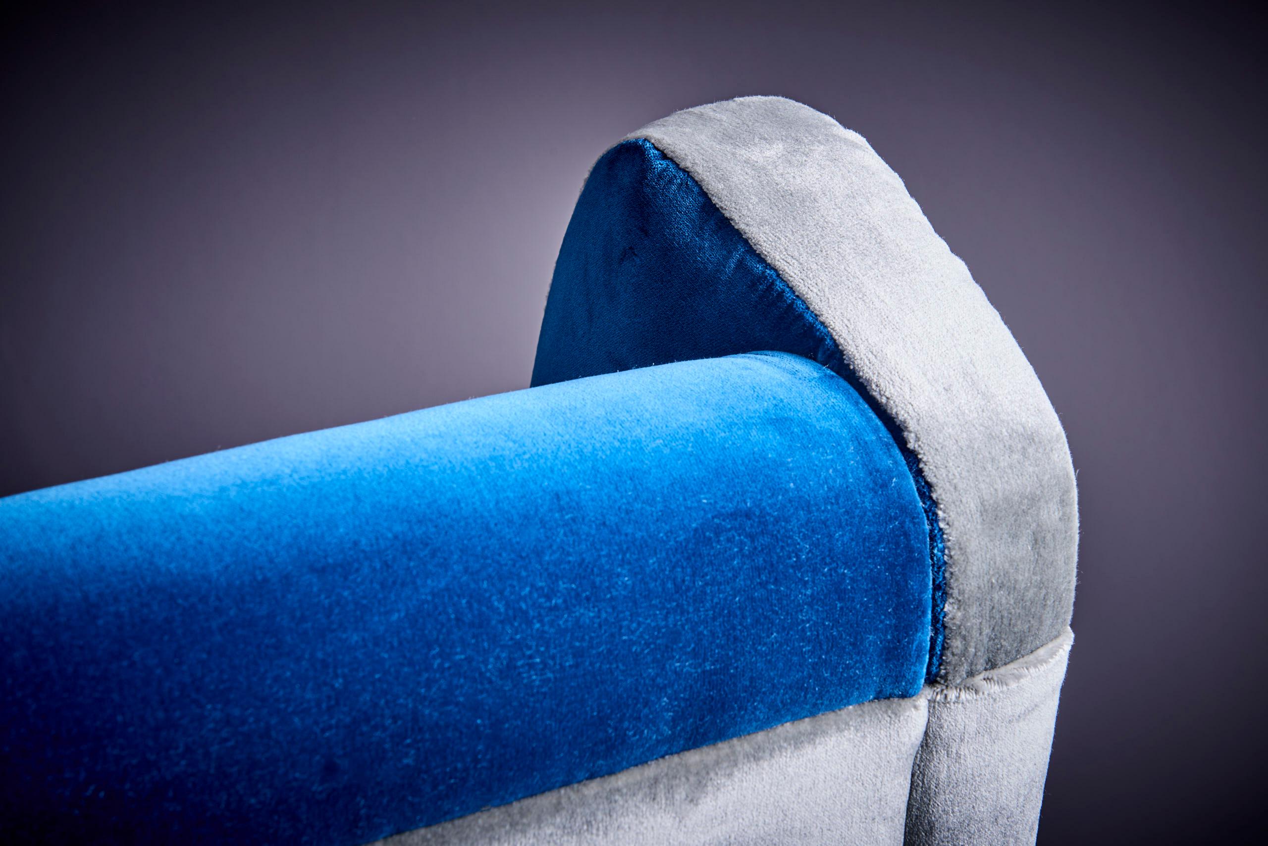 Newly upholstered Lounge Chair in Blue and Grey Italy - 1950s For Sale 5