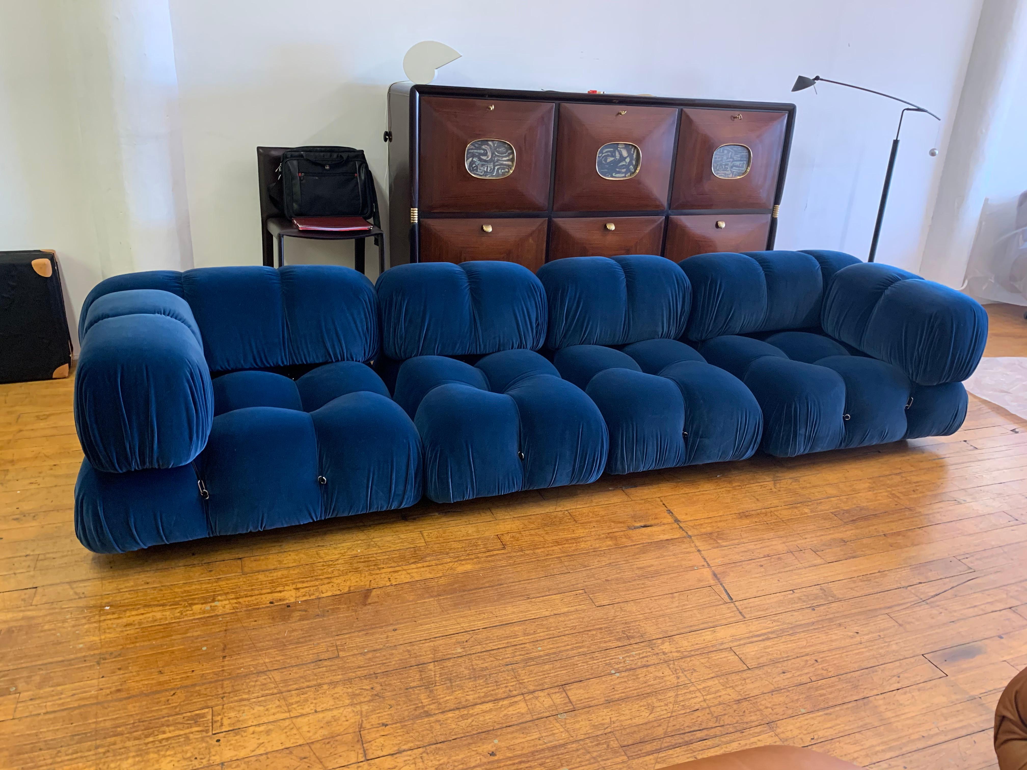 Authentic Camaleonda modular sofa by Mario Bellini for B&B Italia, 1970s, completely re-upholstered 100% Italian cotton Velvet in dark blue color. Restored and reupholstered with Velvet 100% cotton 580 gr. A rare composition with tall armrests so