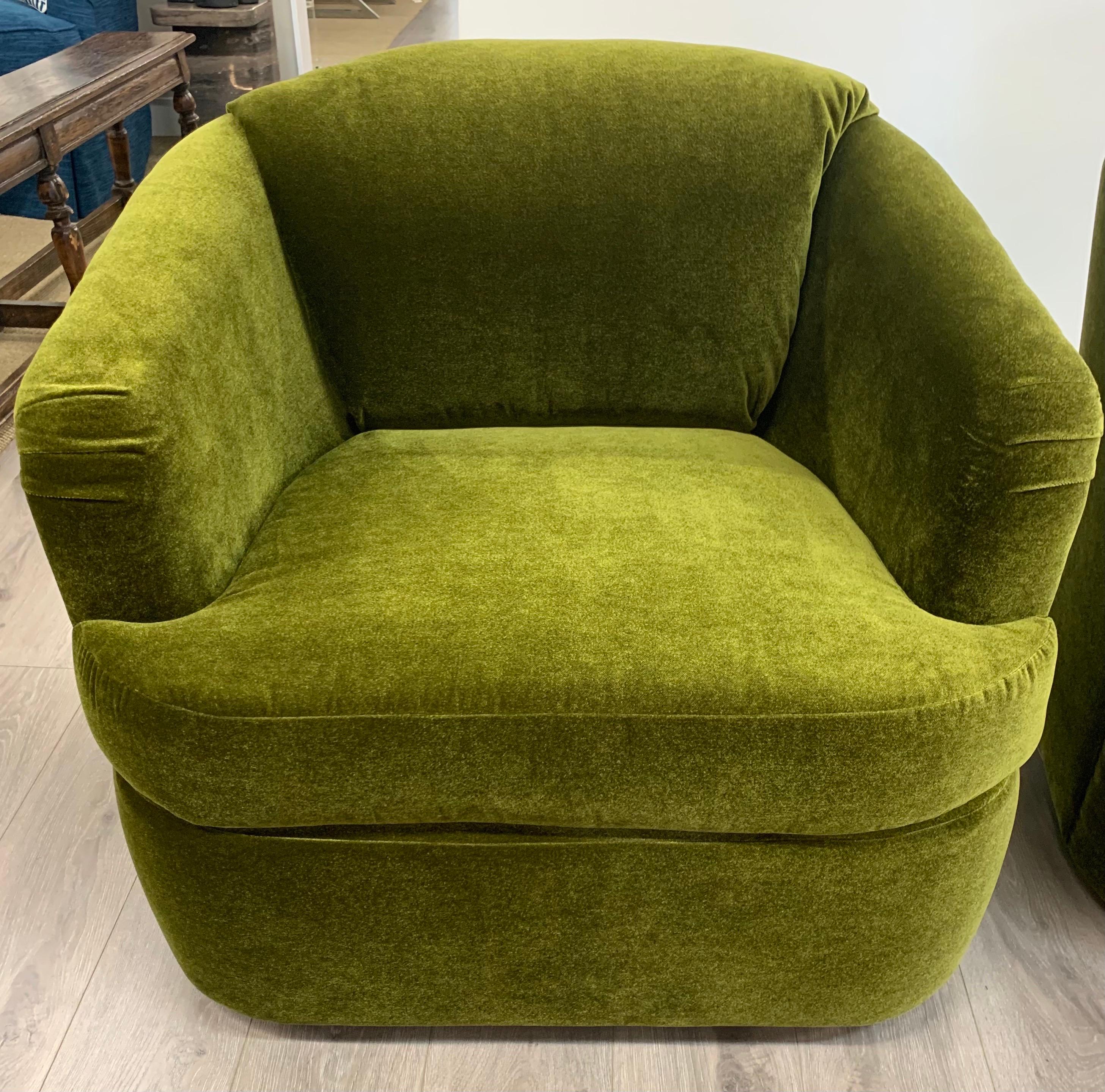 Newly Upholstered Mid Century Olive Green Mohair Swivel Lounge Chairs In Good Condition In West Hartford, CT